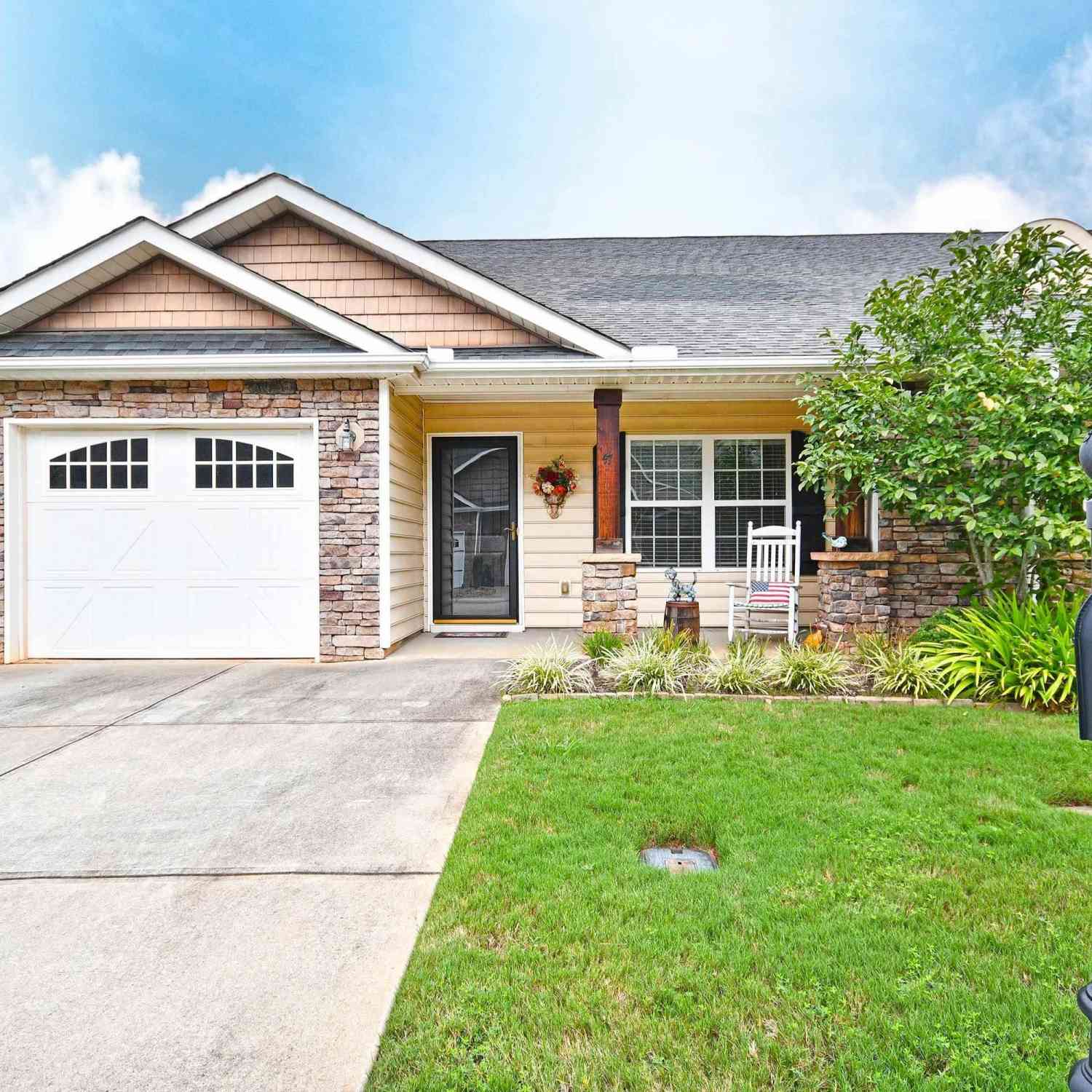 Townhouse For Sale - 47 Hillsborough<br/> Anderson, SC 29621