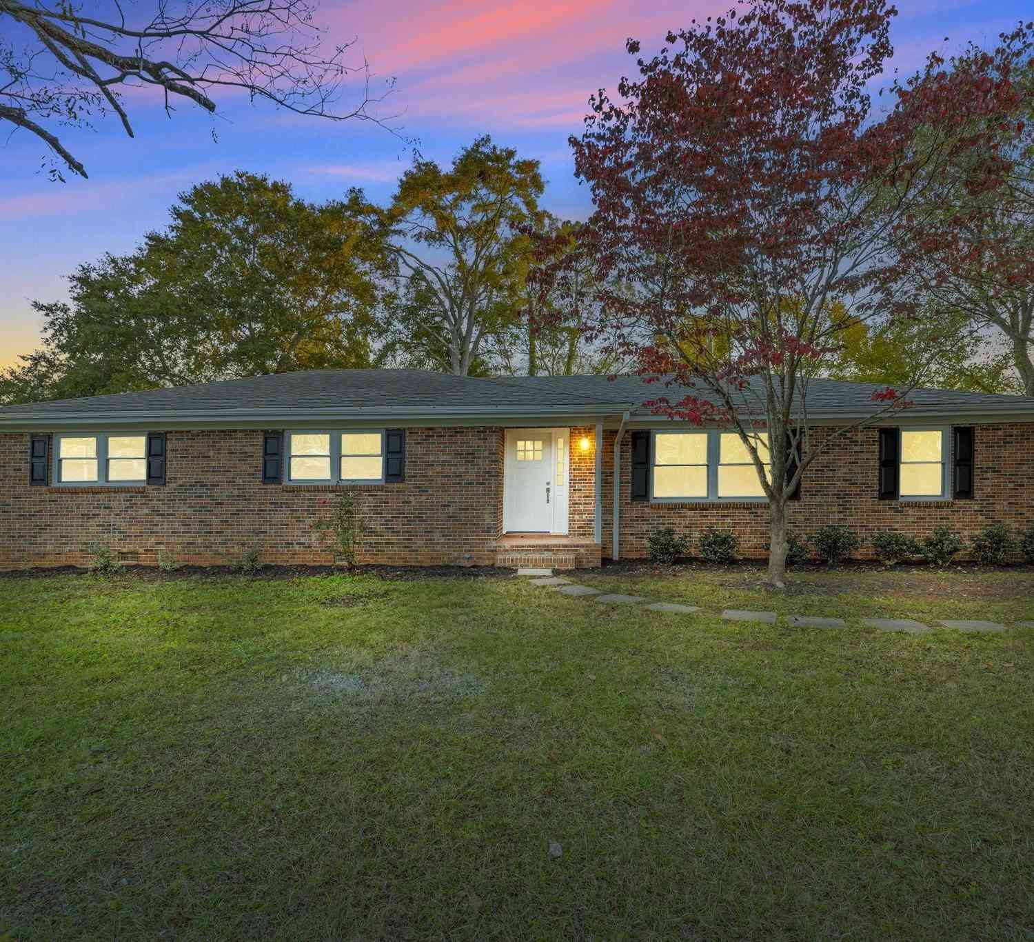Homes For Sale - 104 Sunline<br/> Spartanburg, SC 29307