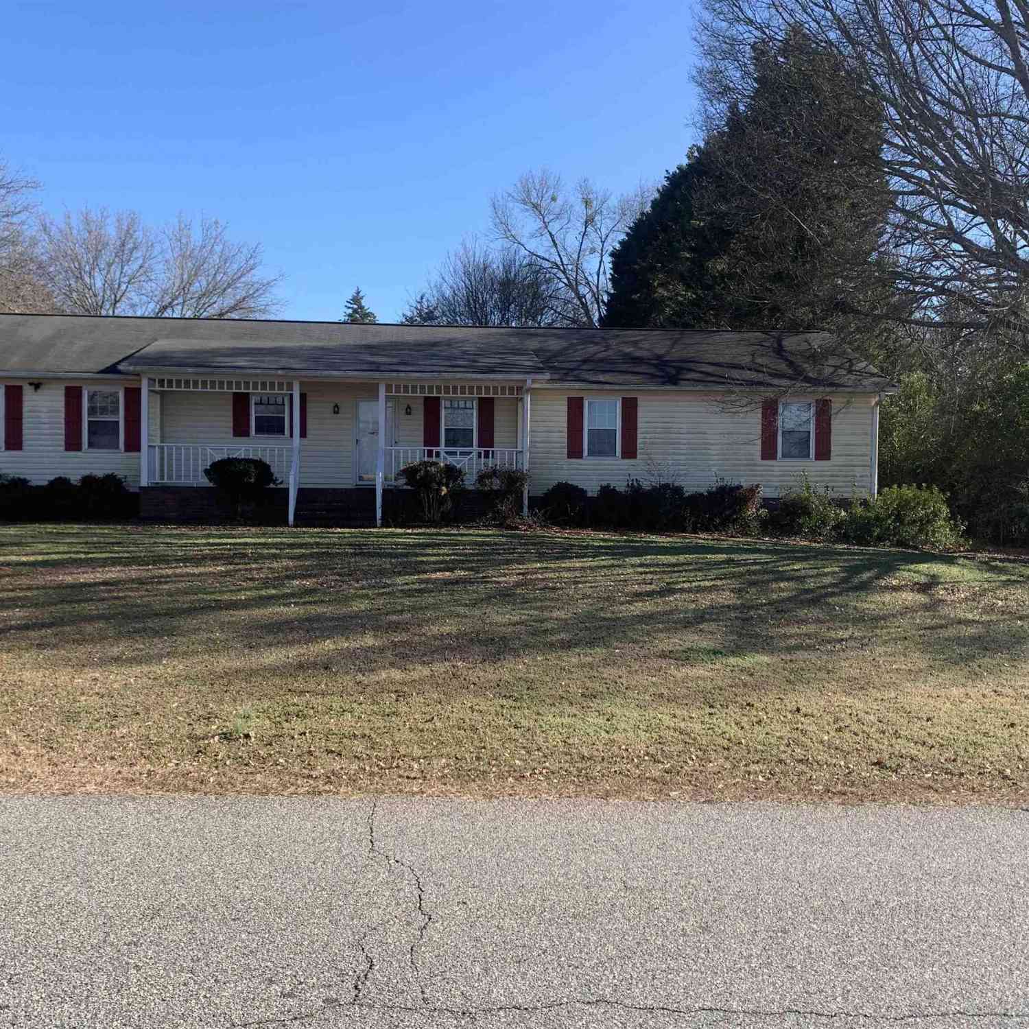 Homes For Sale - 201 Knollwood<br/> Anderson, SC 29625