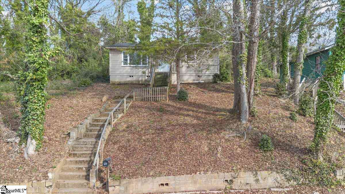 Homes For Sale - 213 Caulder<br/> Spartanburg, SC 29306