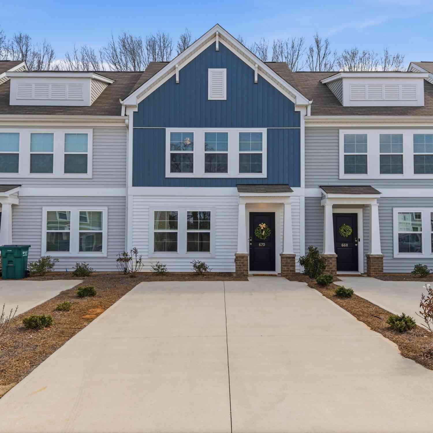 Townhouse For Sale - 670 Blossom<br/> Spartanburg, SC 29307
