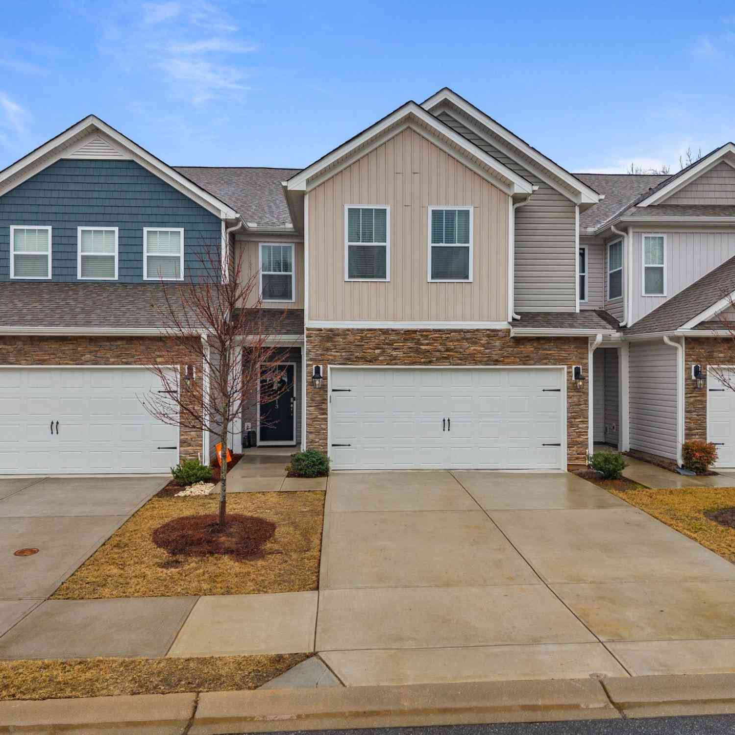Townhouse For Sale - 213 Reynard<br/> Greenville, SC 29609