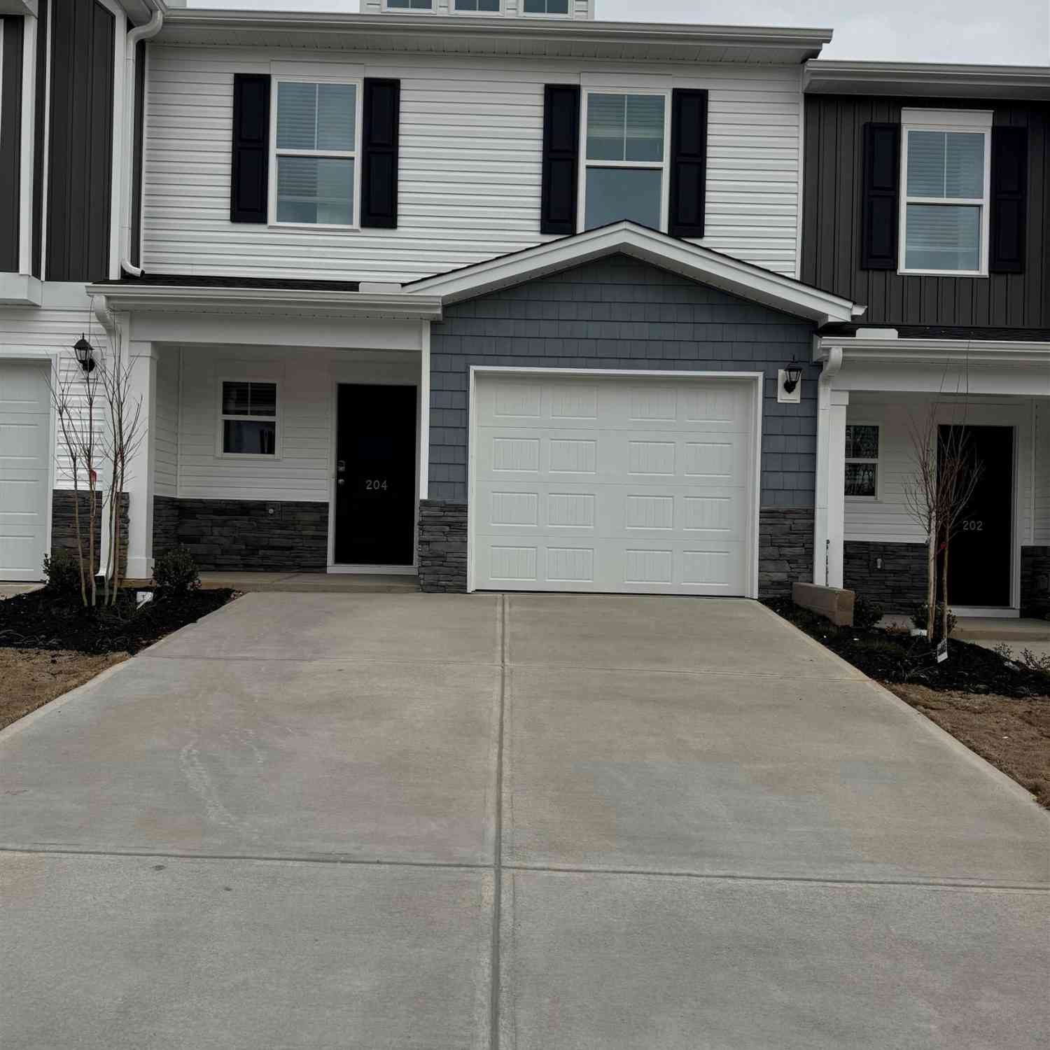 Townhouse For Sale - 204 Stonyway<br/> Easley, SC 29640
