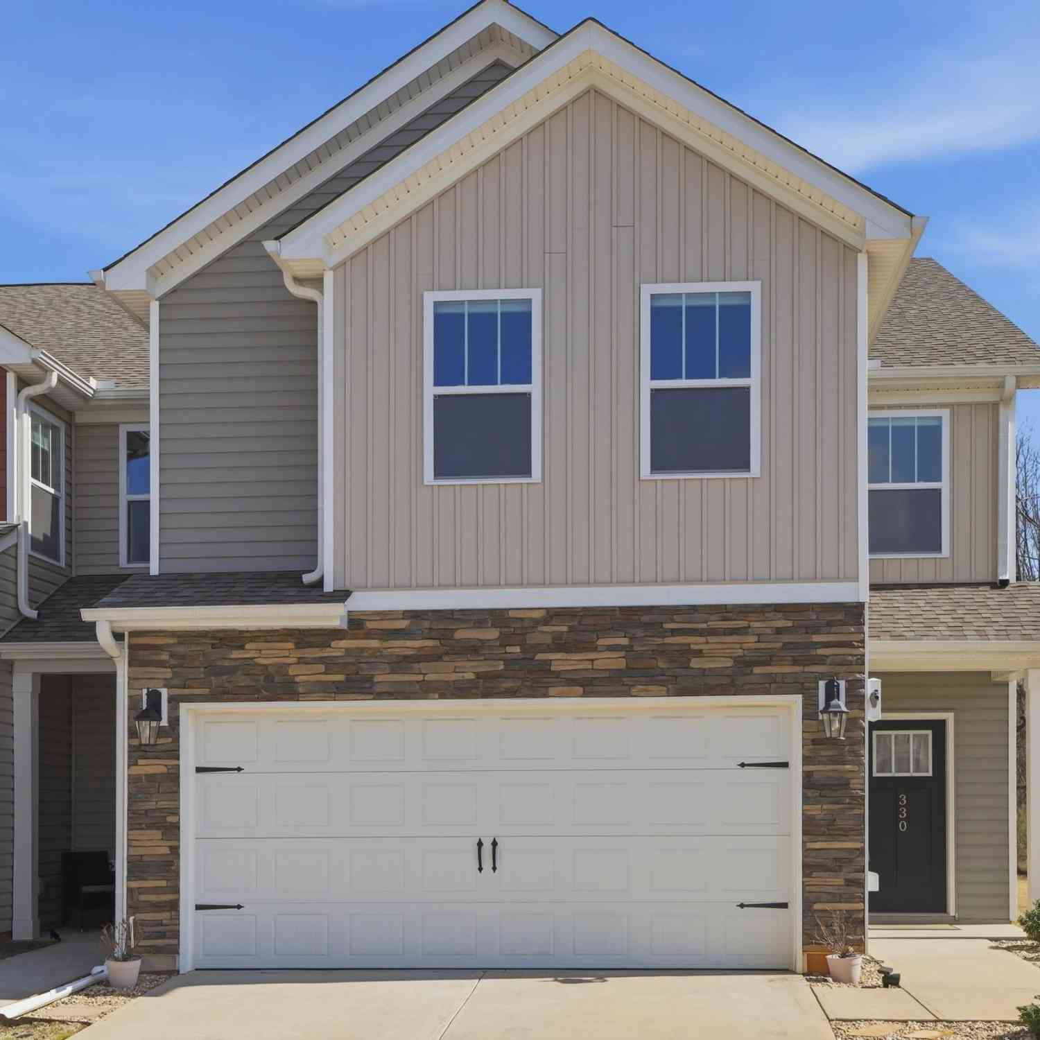 Townhouse For Sale - 330 Cub<br/> Greenville, SC 29609