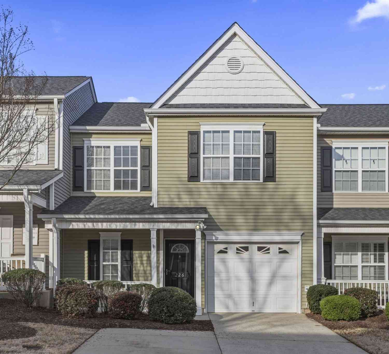 Townhouse For Sale - 226 Cedar Crossing<br/> Greenville, SC 29615