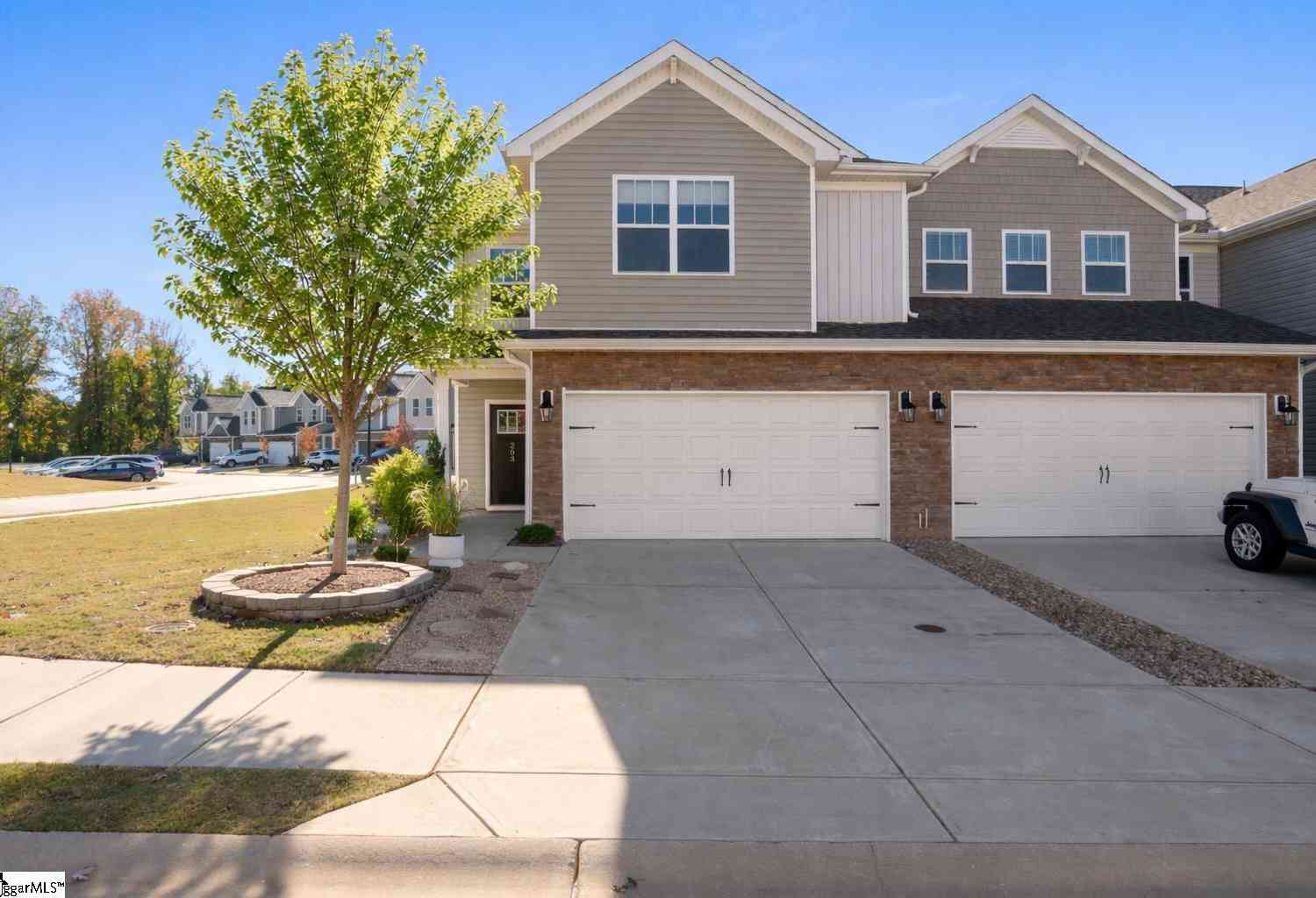 Townhouse For Sale - 203 Reynard<br/> Greenville, SC 29609