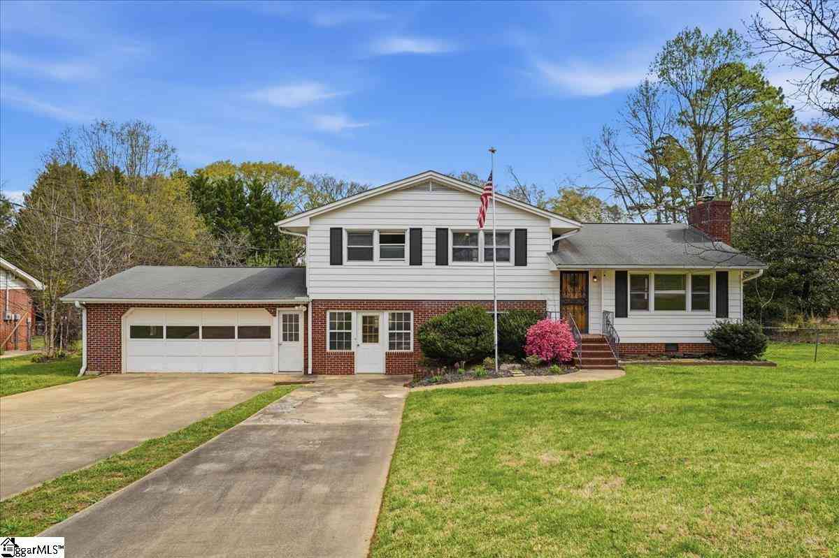 Homes For Sale - 11 Spring Valley<br/> Greenville, SC 29615