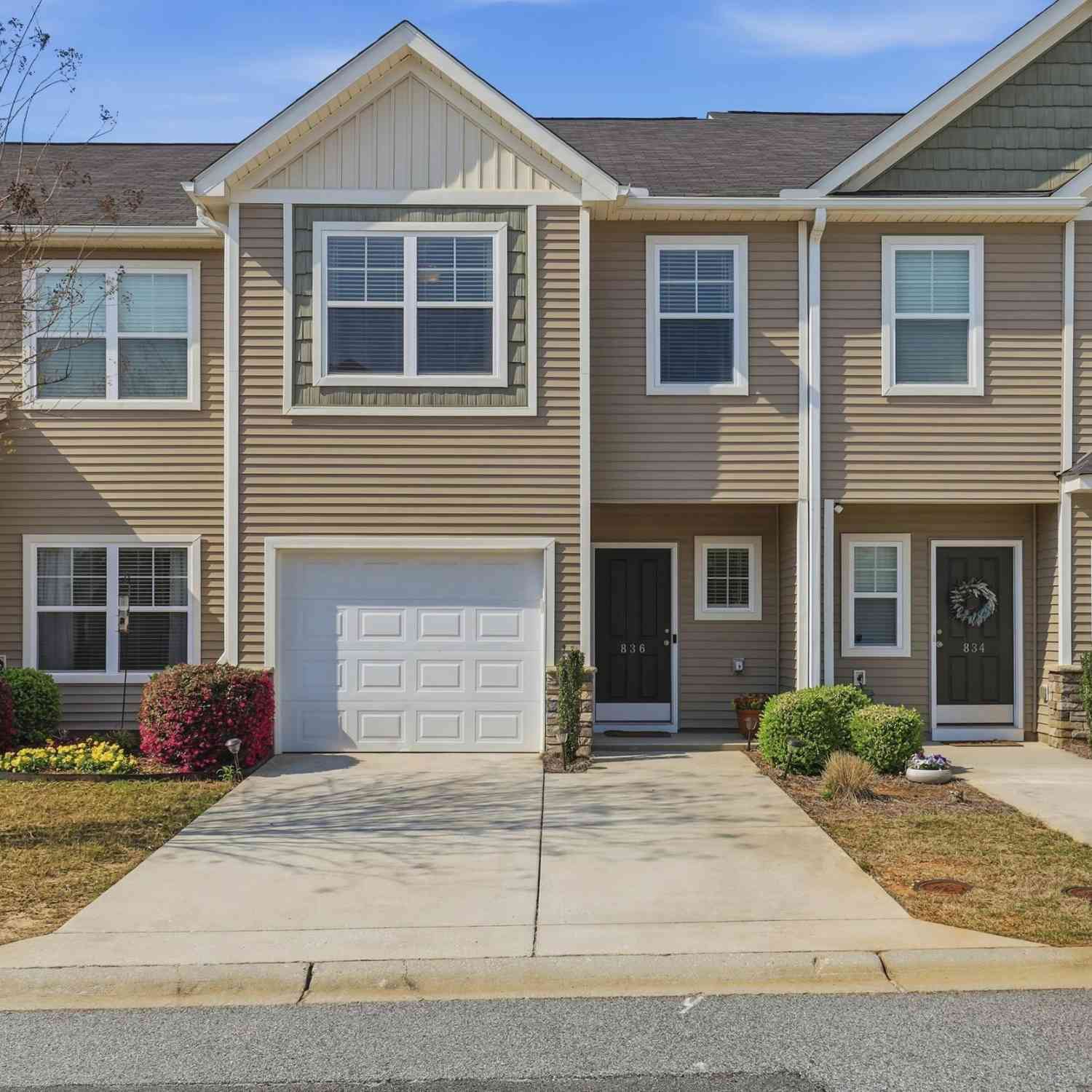Townhouse For Sale - 836 Stonebriar<br/> Simpsonville, SC 29681