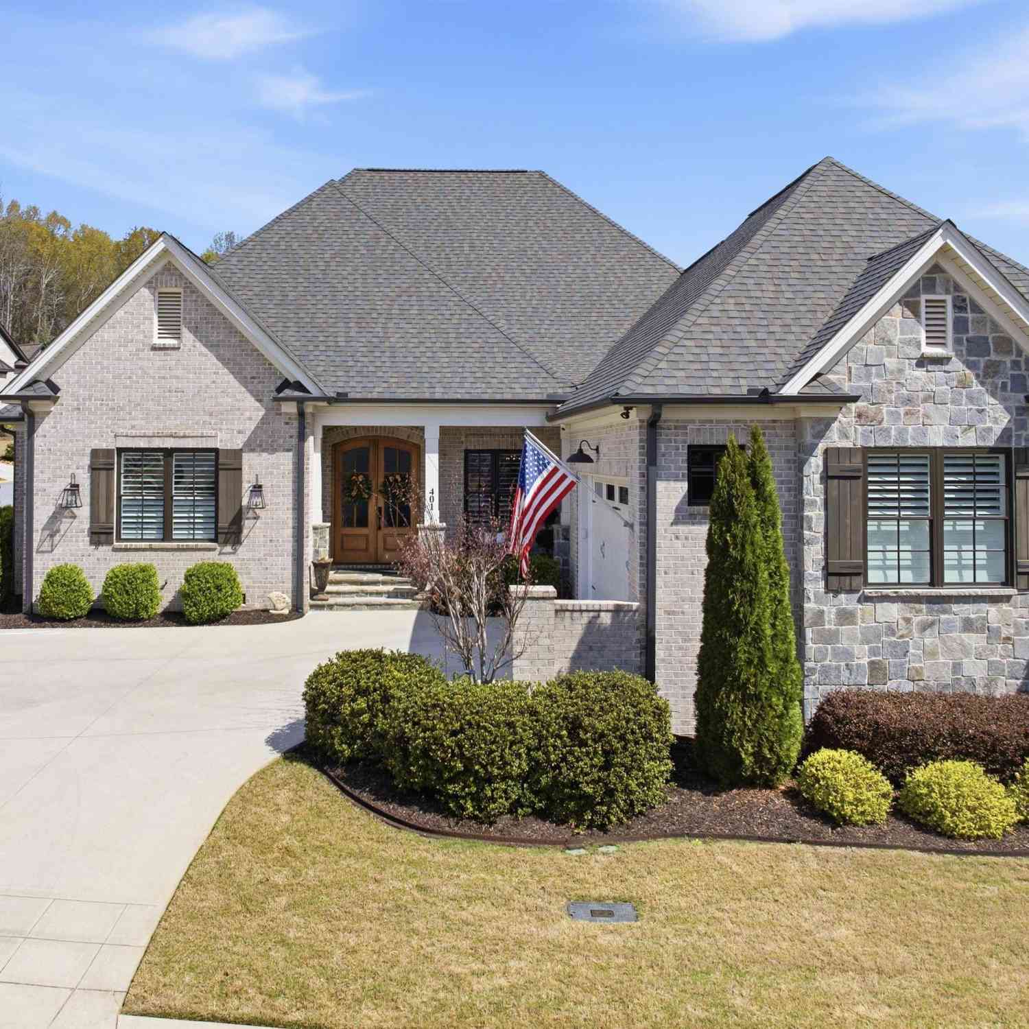 Homes For Sale - 401 Southern Beech<br/> Simpsonville, SC 29681