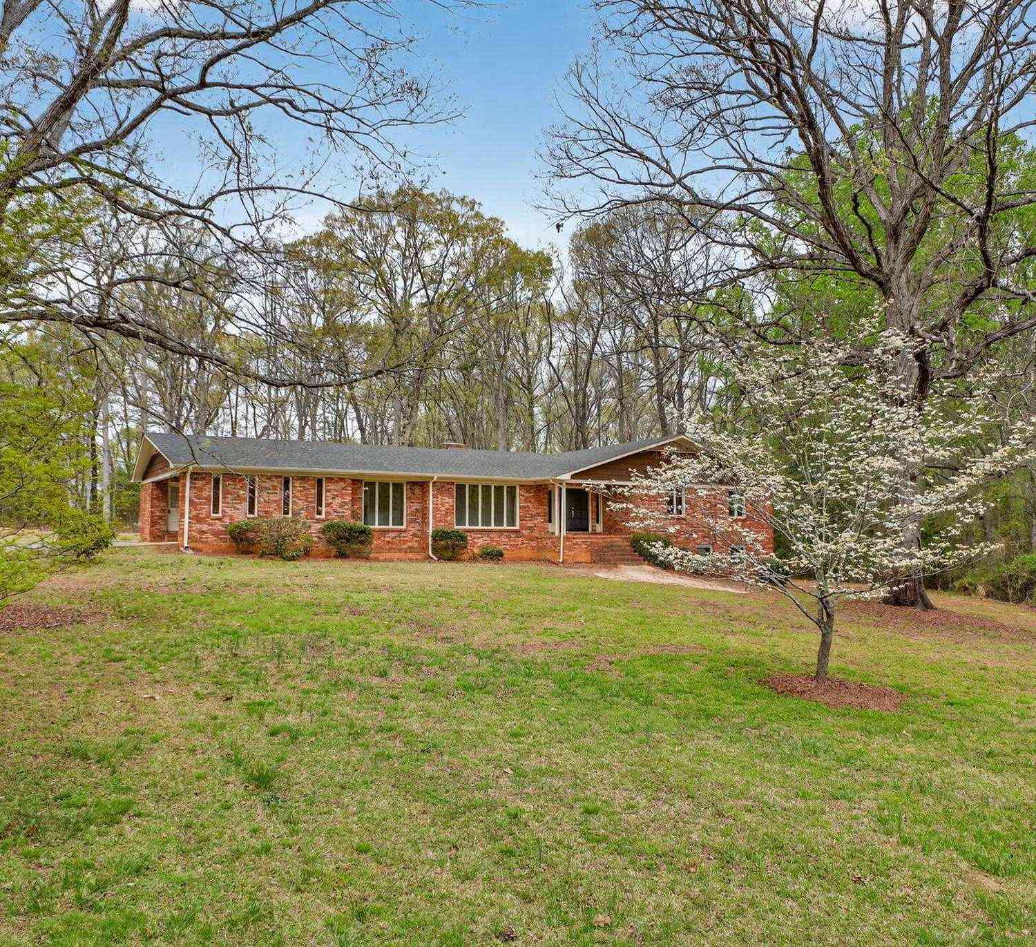 Homes For Sale - 3121 Cannons Campground<br/> Spartanburg, SC 29307