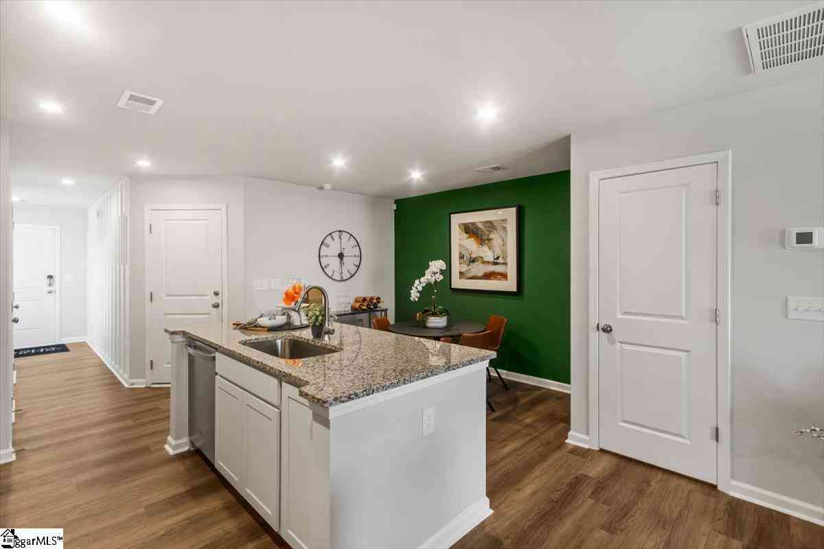 Townhouse For Sale - 1288 Forestbrook<br/> Spartanburg, SC 29303