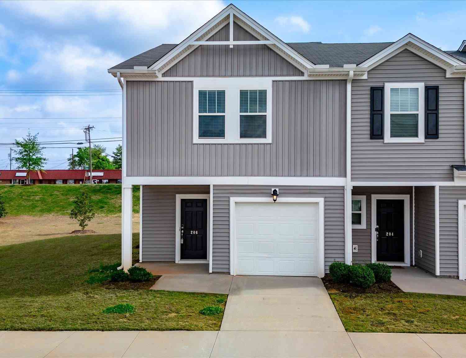 Townhouse For Sale - 206 Telford<br/> Greenville, SC 29617