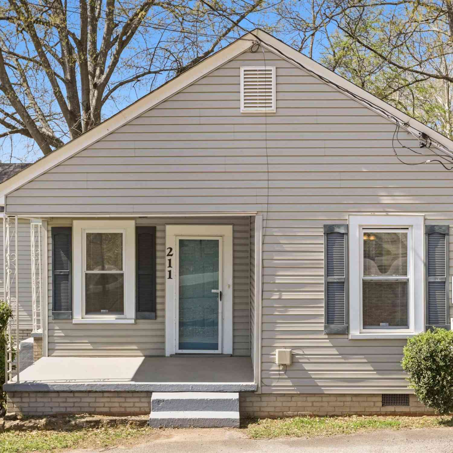 Homes For Sale - 211 Lowndes Hill<br/> Greenville, SC 29607