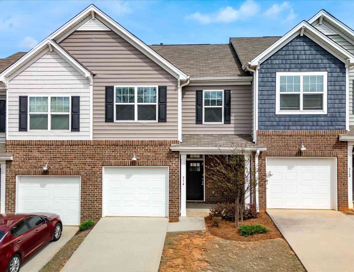 Townhouse For Sale - 314 E Compass<br/> Easley, SC 29640