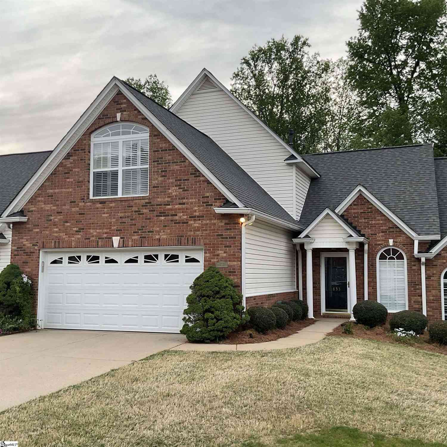 Townhouse For Sale - 833 Woodsford<br/> Greenville, SC 29615