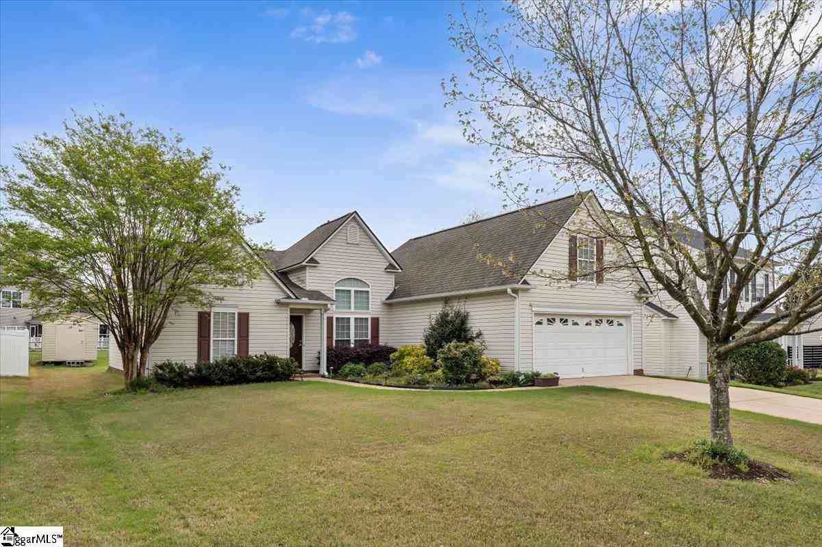 Homes For Sale - 112 Longwood<br/> Easley, SC 29642