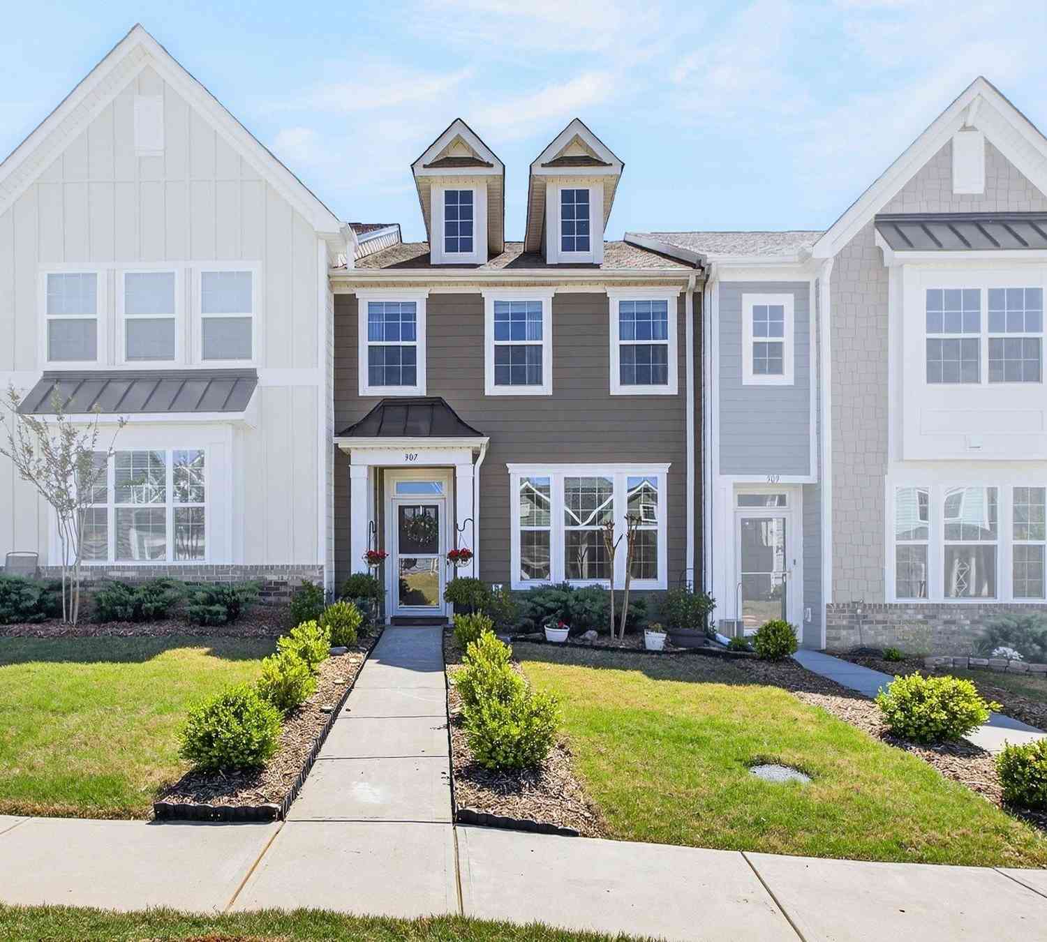 Townhouse For Sale - 307 Novelty<br/> Greer, SC 29651