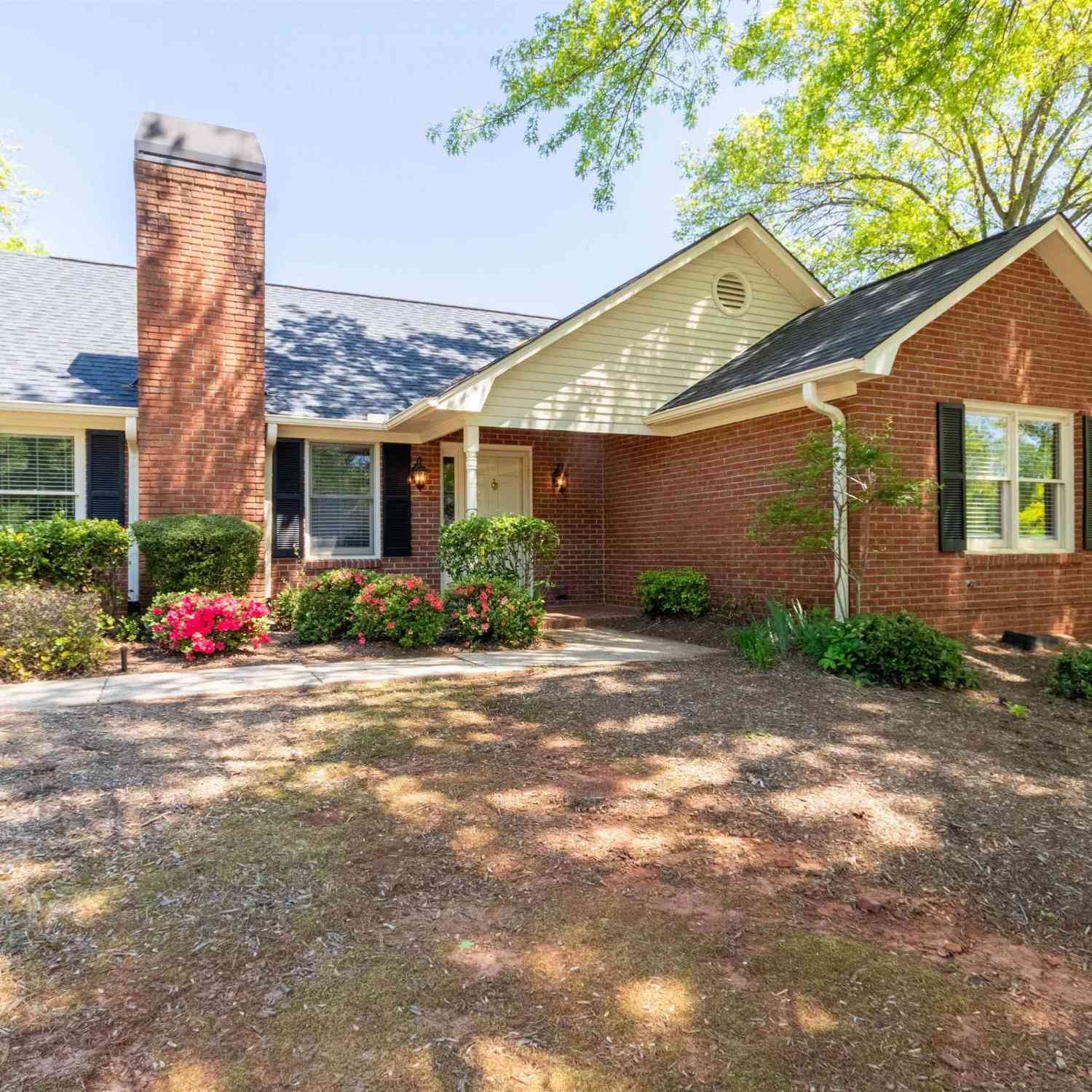 Townhouse For Sale - 142 Fairoaks<br/> Greenville, SC 29615