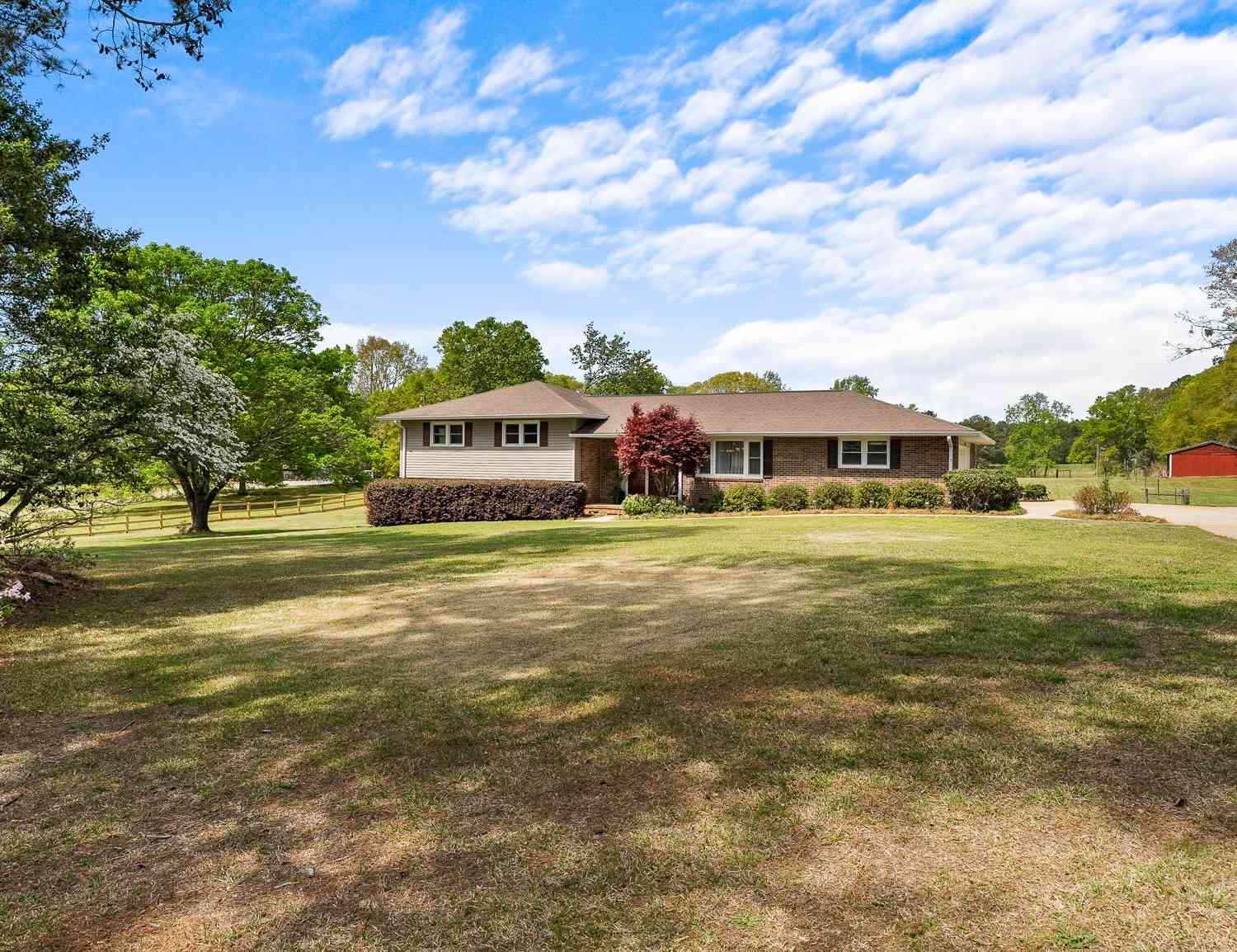 Homes For Sale - 124 Center Pointe<br/> Belton, SC 29672