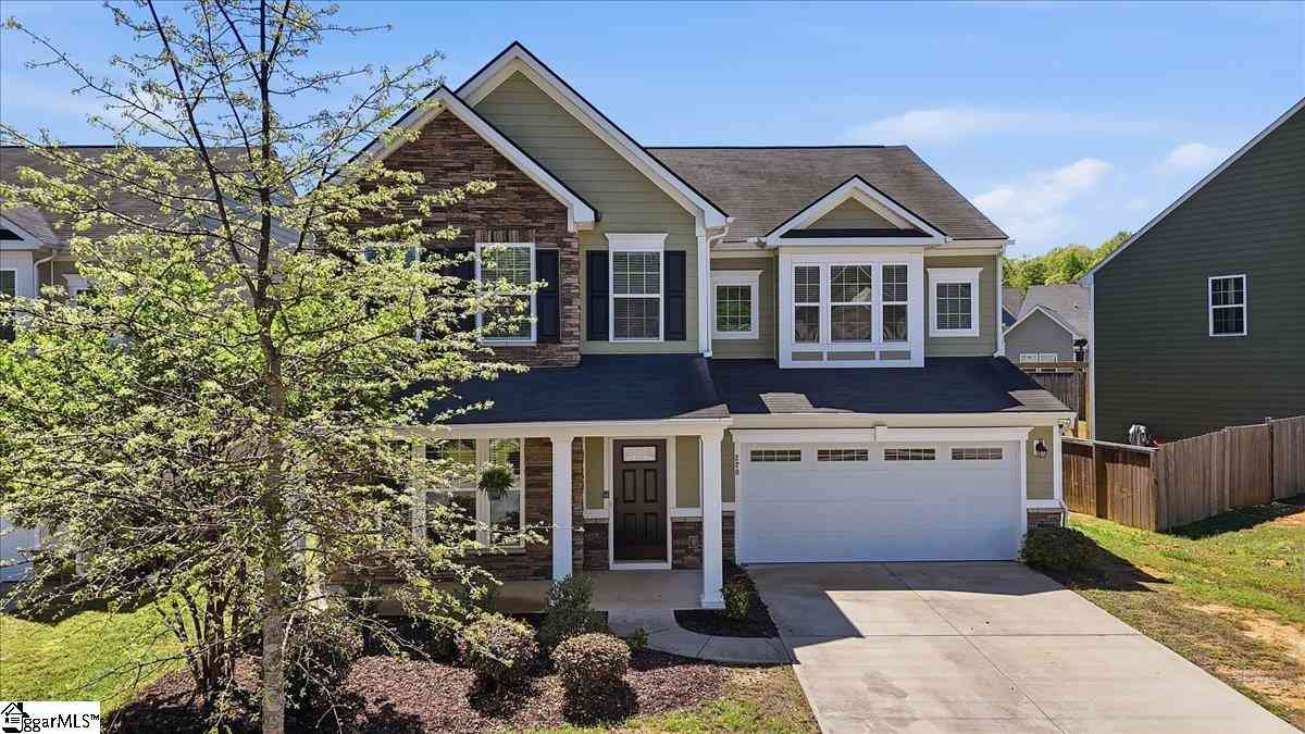 Homes For Sale - 220 Waters Run<br/> Simpsonville, SC 29681
