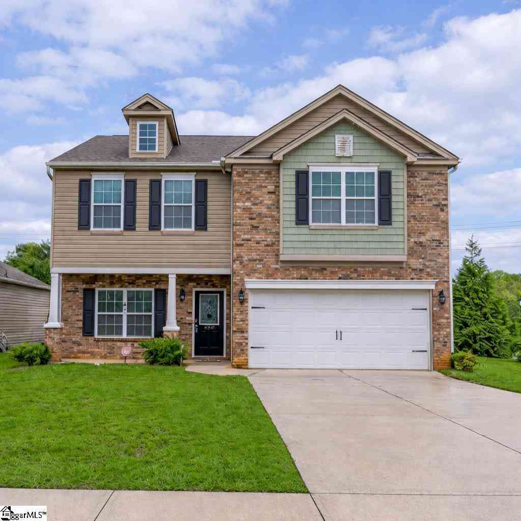 Homes For Sale - 200 Cabot Hill<br/> Greer, SC 29651