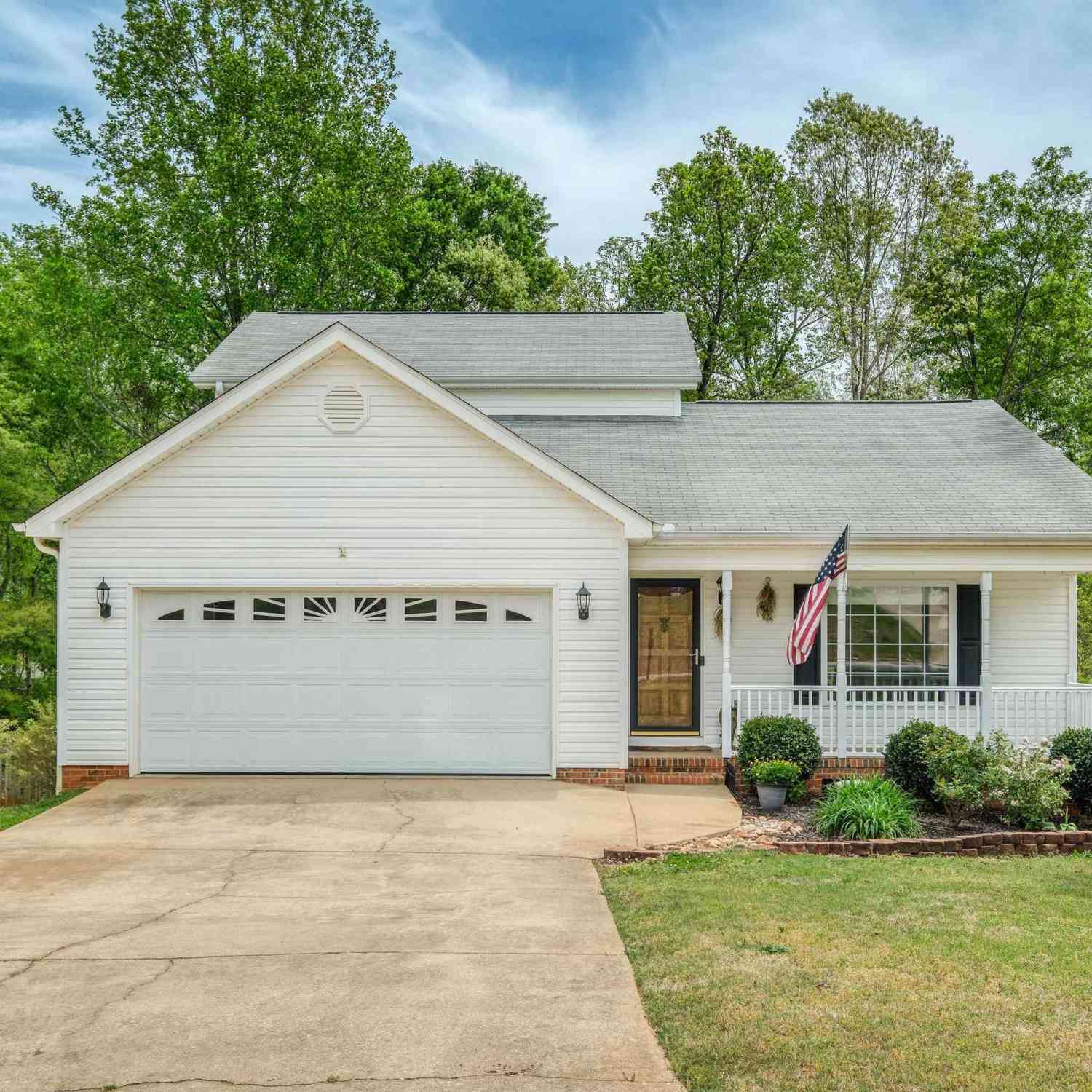 Homes For Sale - 111 Brooke Lee<br/> Taylors, SC 29687