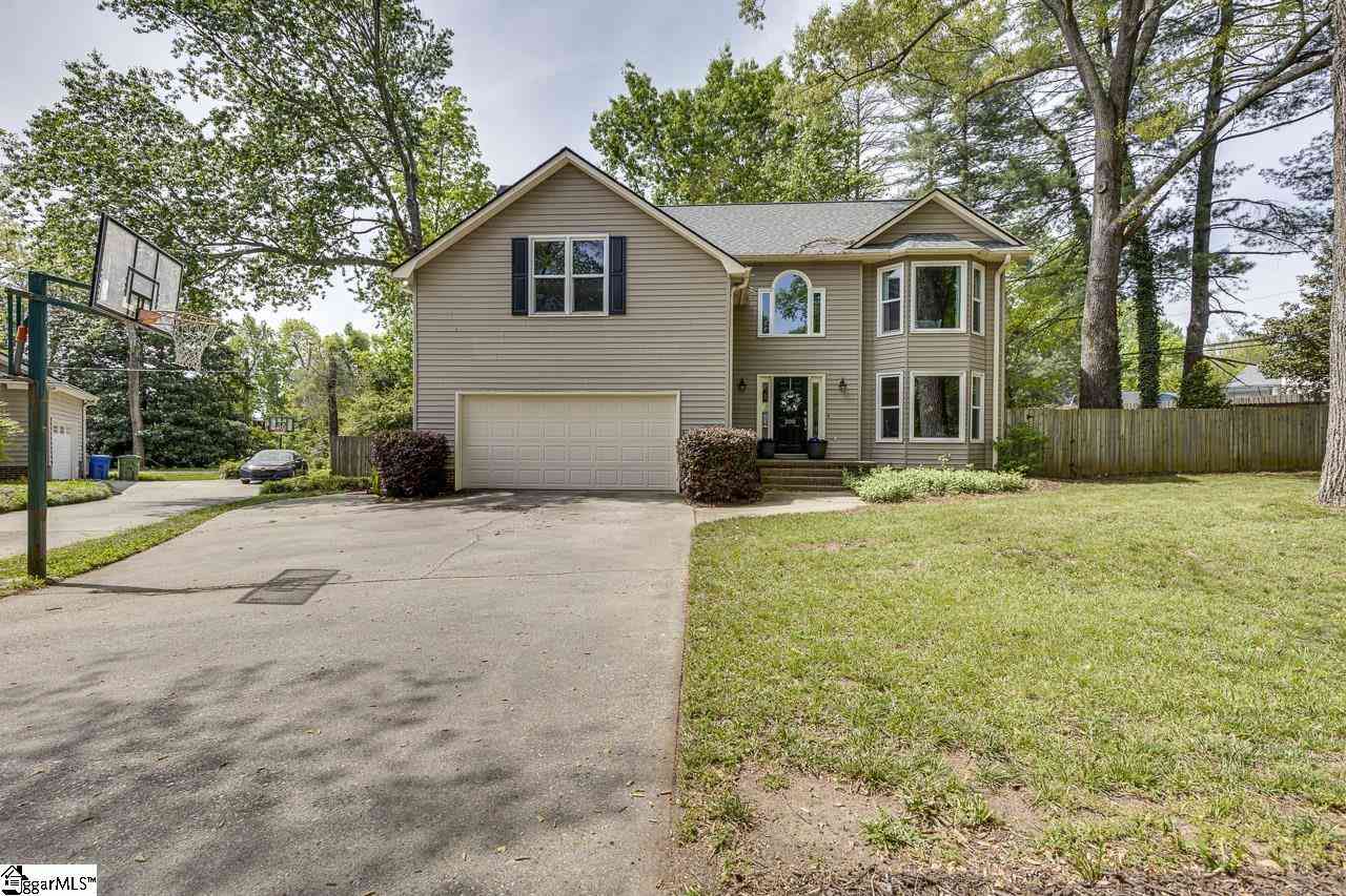 Homes For Sale - 200 Forrester Creek<br/> Greenville, SC 29607