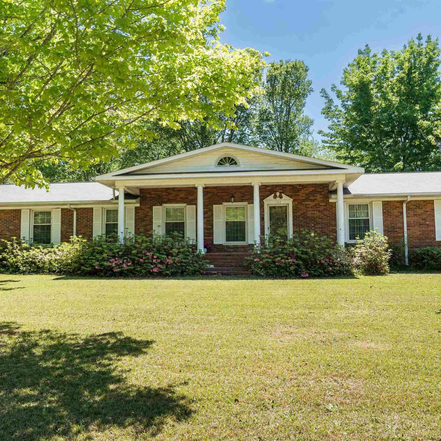 Homes For Sale - 130 Sharcliff<br/> Cowpens, SC 29330