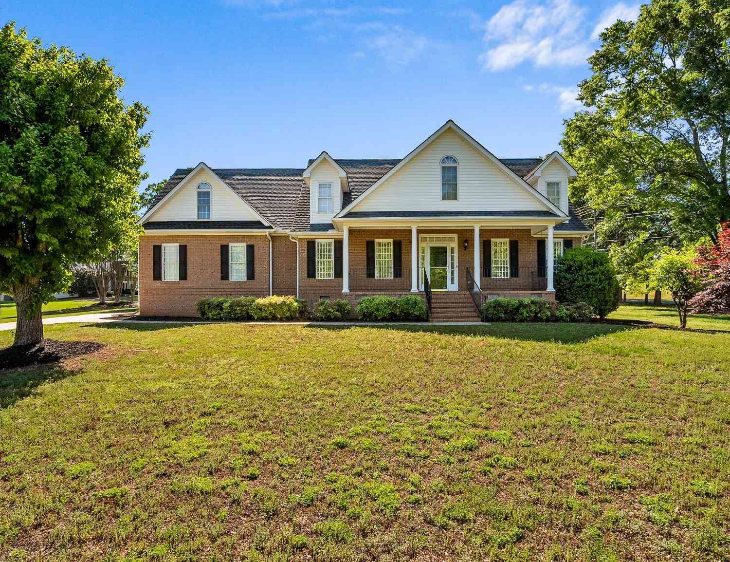Homes For Sale - 100 Knightsbridge<br/> Anderson, SC 29621