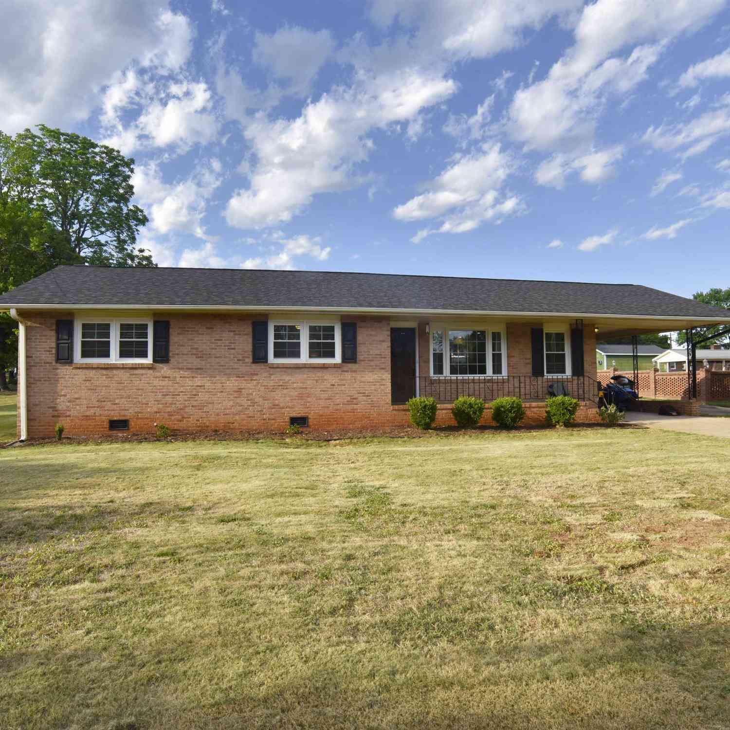 Homes For Sale - 117 Benjamin<br/> Greer, SC 29651