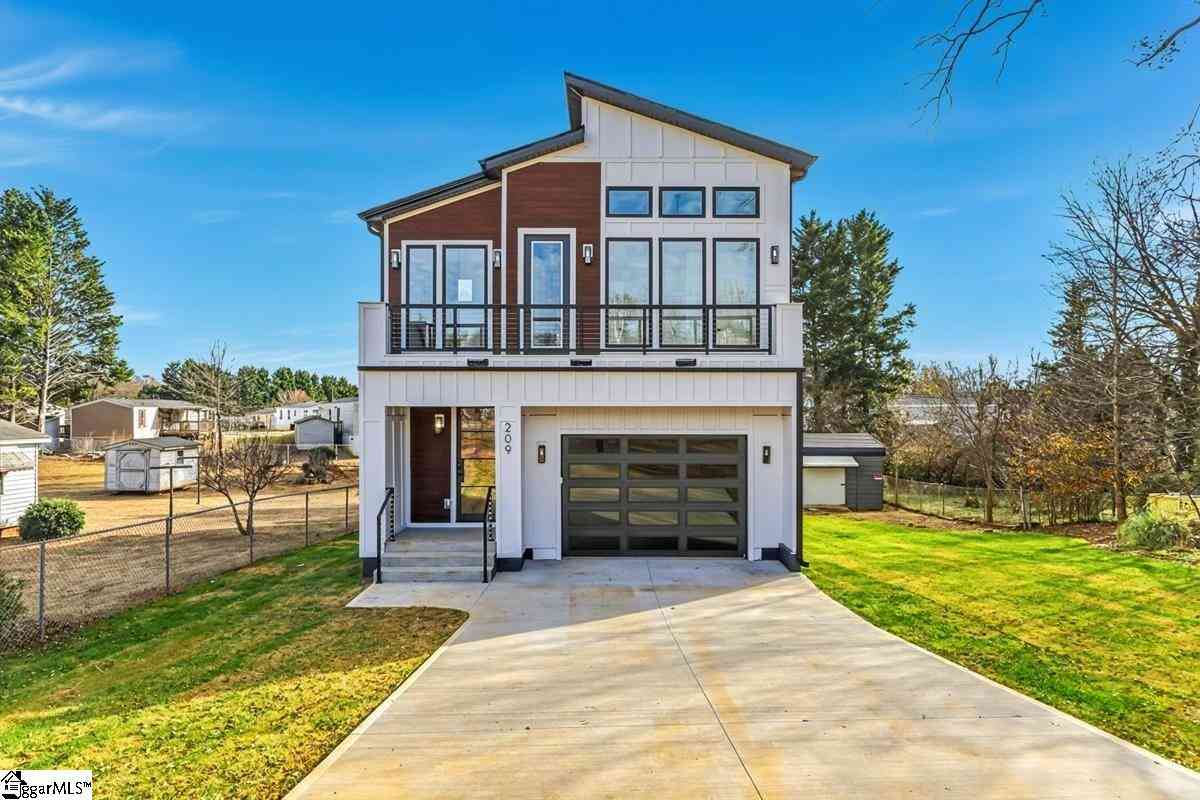 Homes For Sale - 209 Springdale<br/> Greer, SC 29650