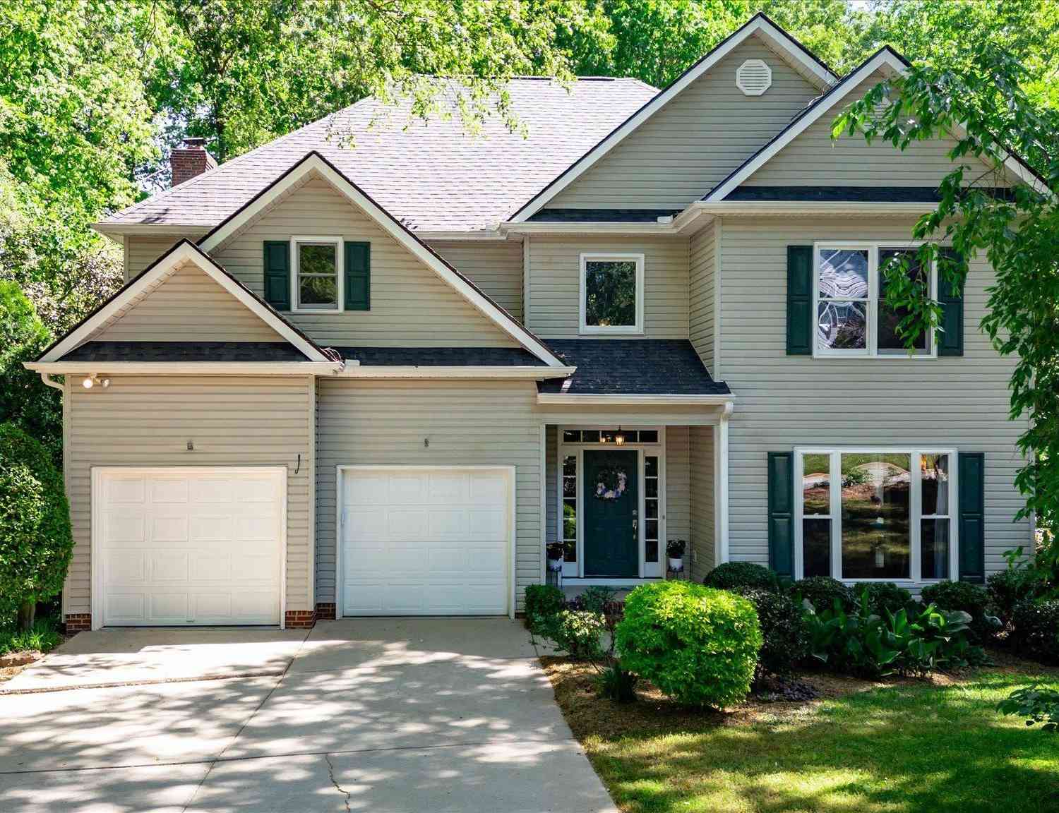 Homes For Sale - 210 Quail Ridge<br/> Simpsonville, SC 29680