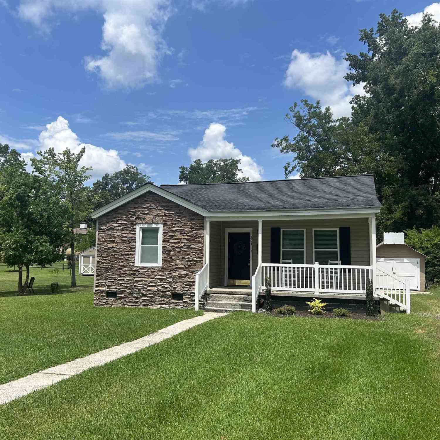 Homes For Sale - 204 Elm<br/> Clinton, SC 29325