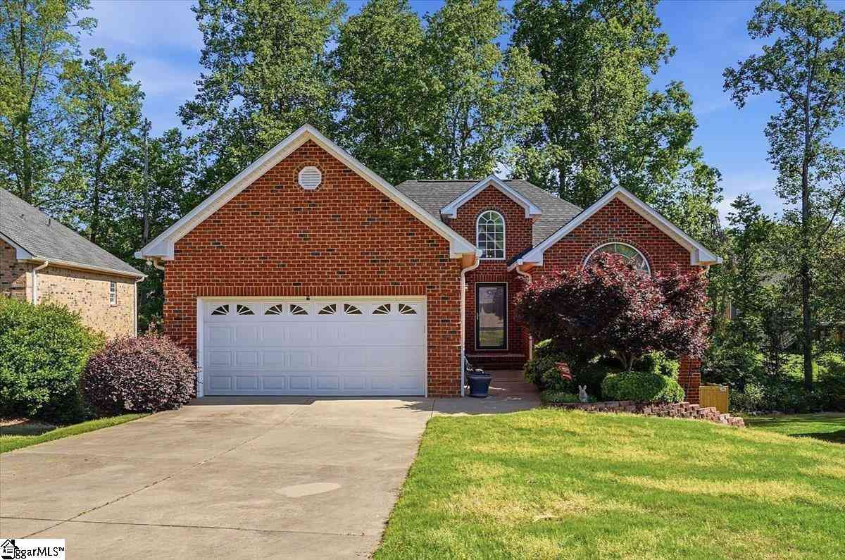 Homes For Sale - 379 Sandpiper<br/> Boiling Springs, SC 29316