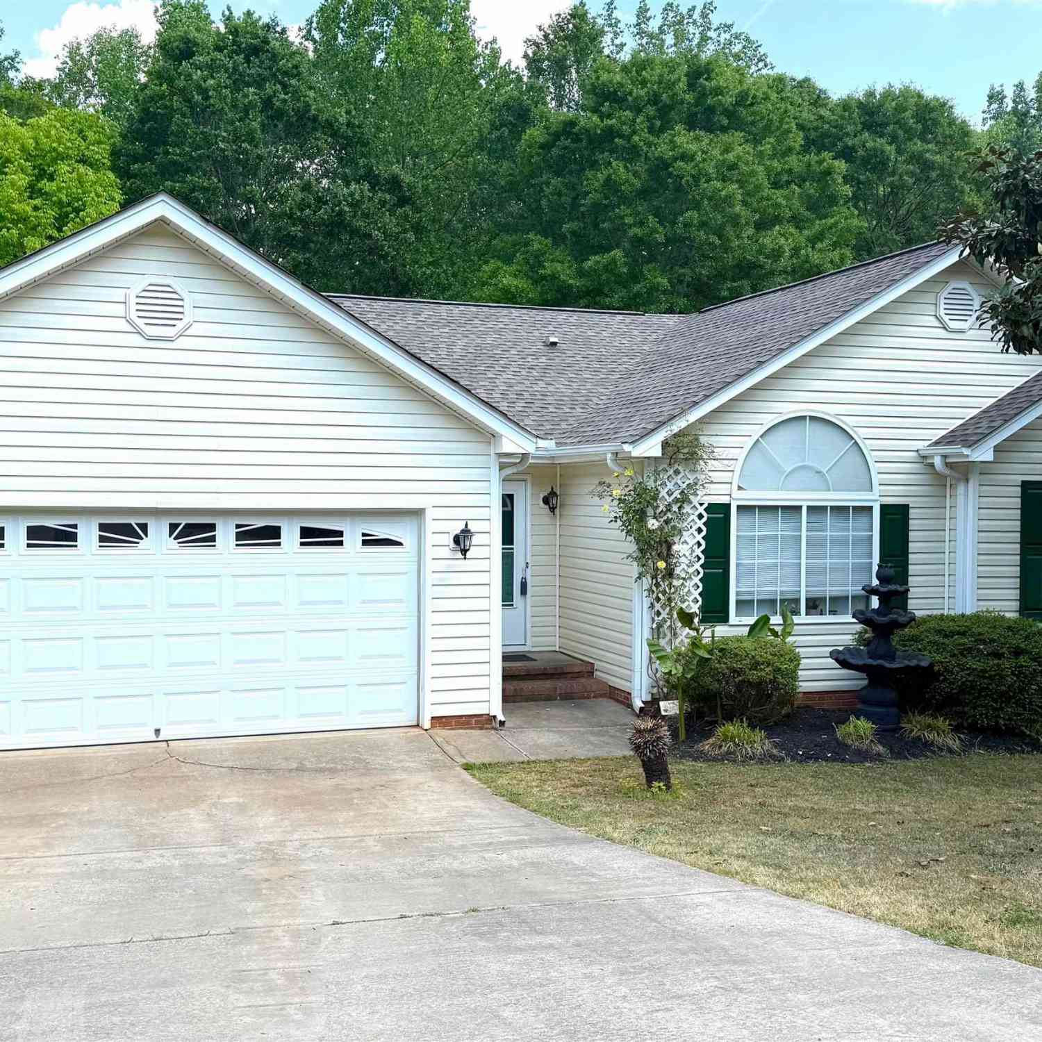 Homes For Sale - 711 Timberwood<br/> Greer, SC 29651