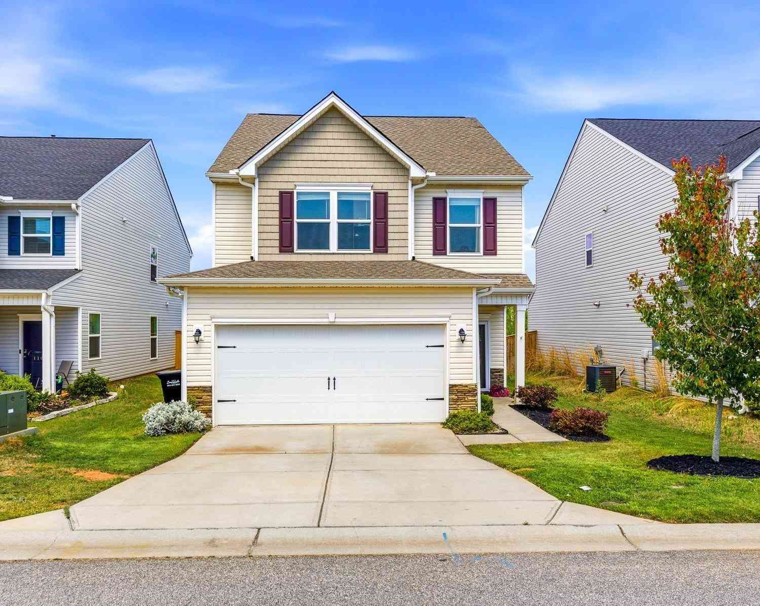 Homes For Sale - 108 Ashborne<br/> Simpsonville, SC 29681