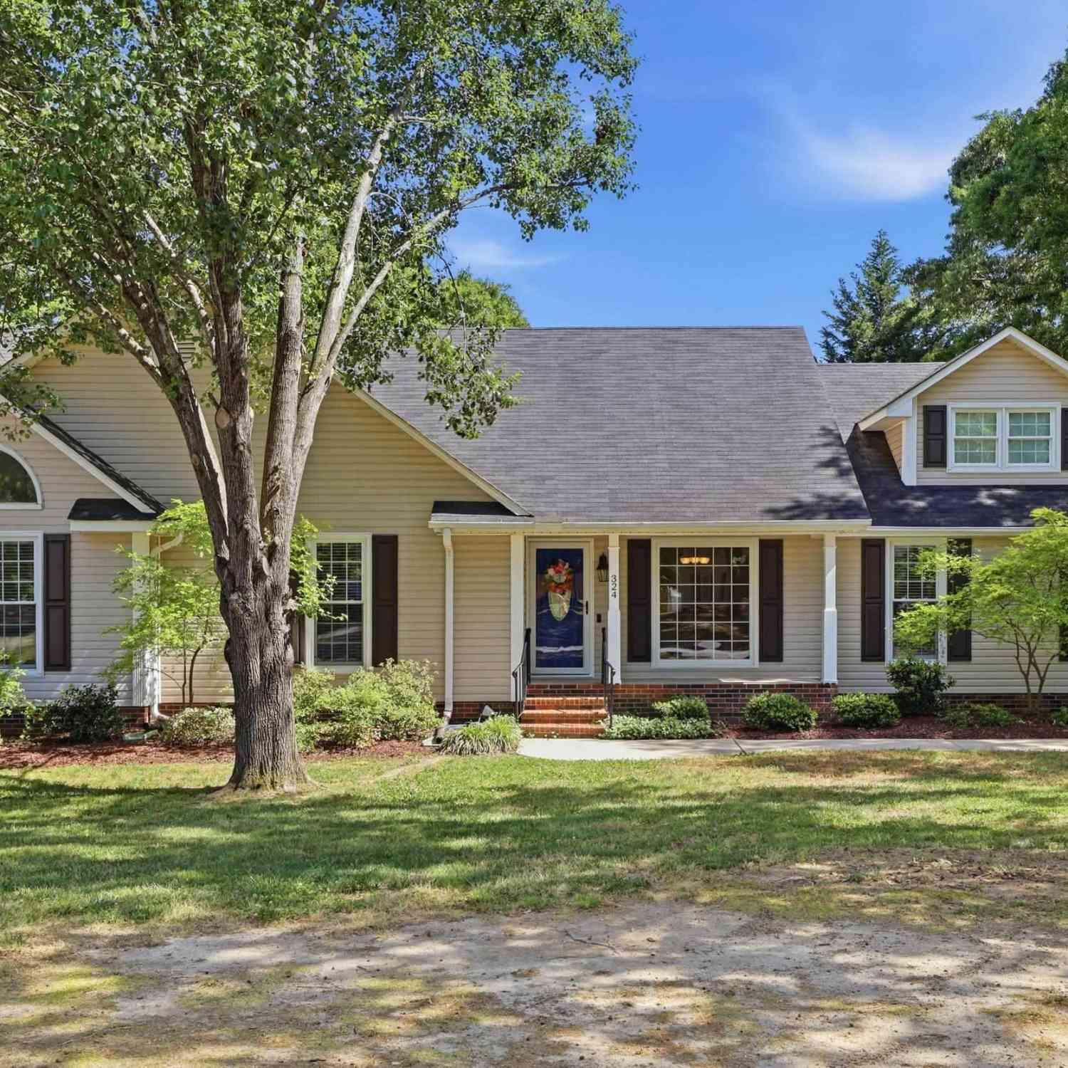 Homes For Sale - 324 Golden Carriage<br/> Boiling Springs, SC 29349