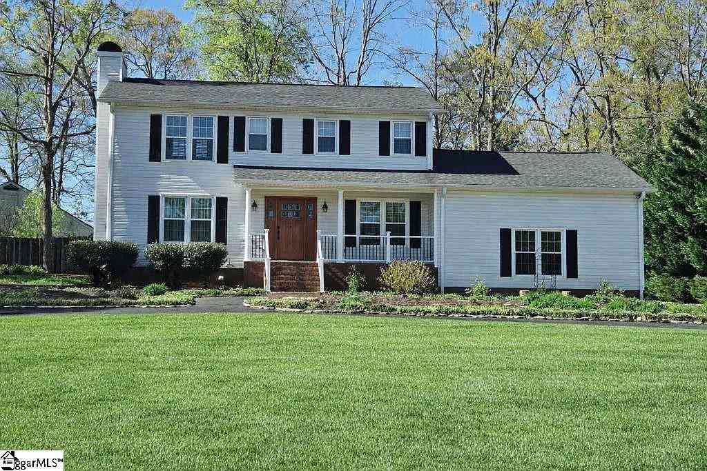 Homes For Sale - 801 Shoresbrook<br/> Spartanburg, SC 29301