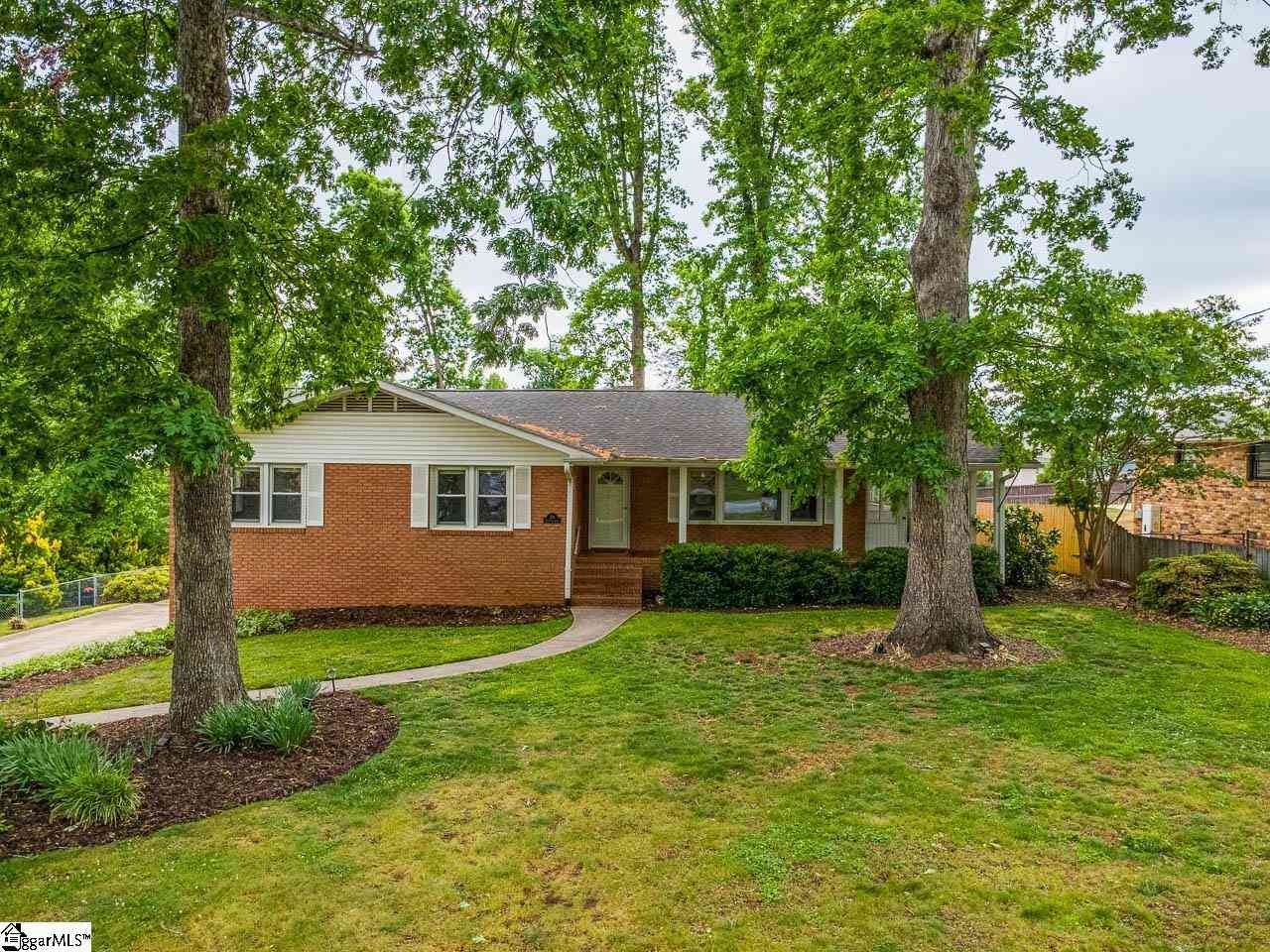 Homes For Sale - 106 Oak Forest<br/> Greer, SC 29650