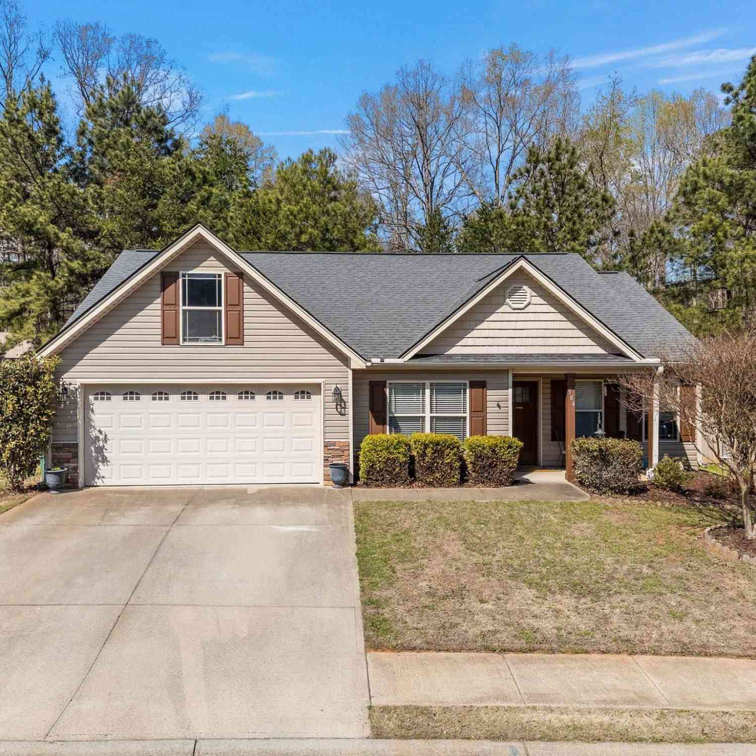 Homes For Sale - 584 Cromwell<br/> Spartanburg, SC 29301