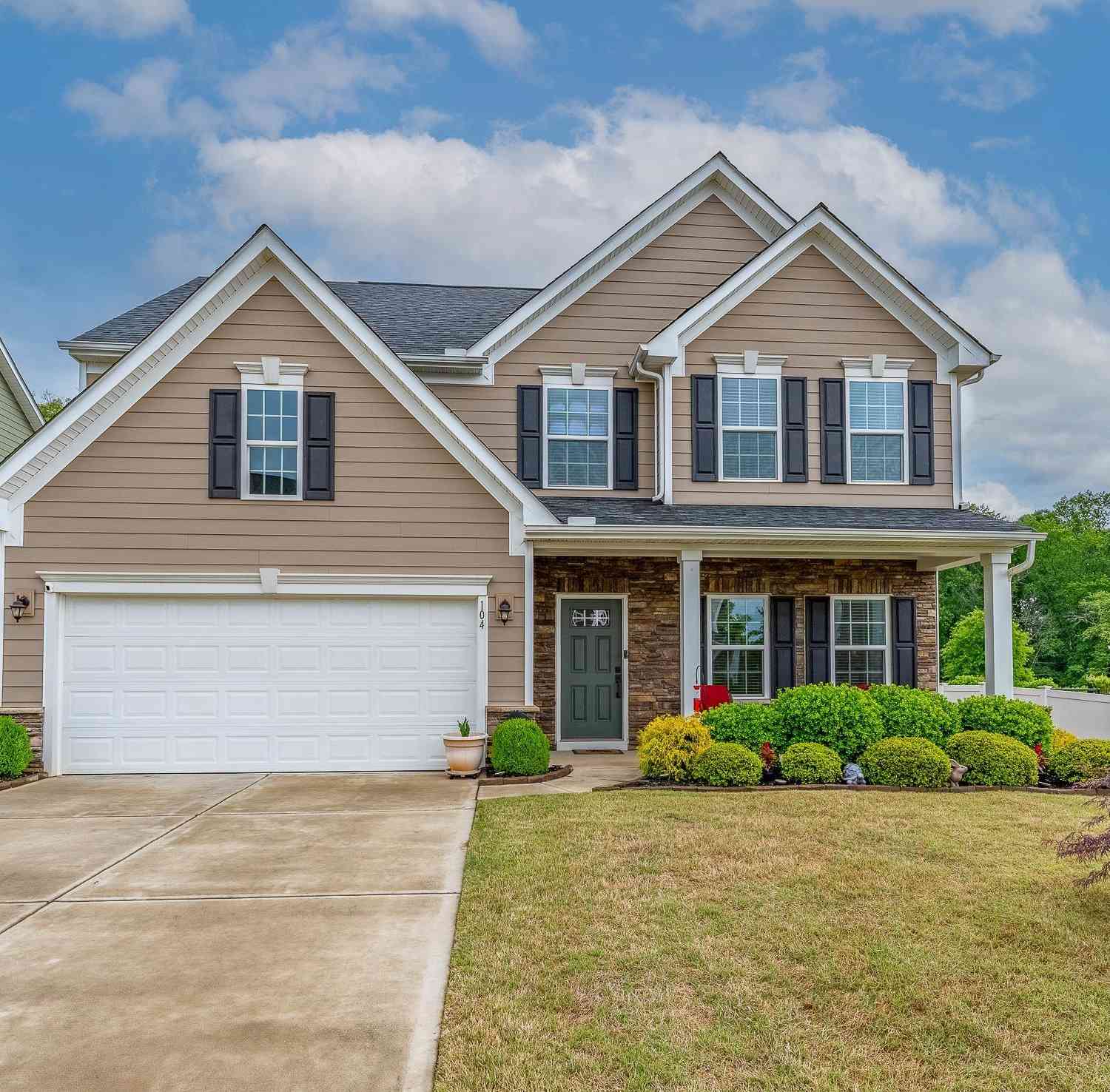 Homes For Sale - 104 Mohegan<br/> Greenville, SC 29607
