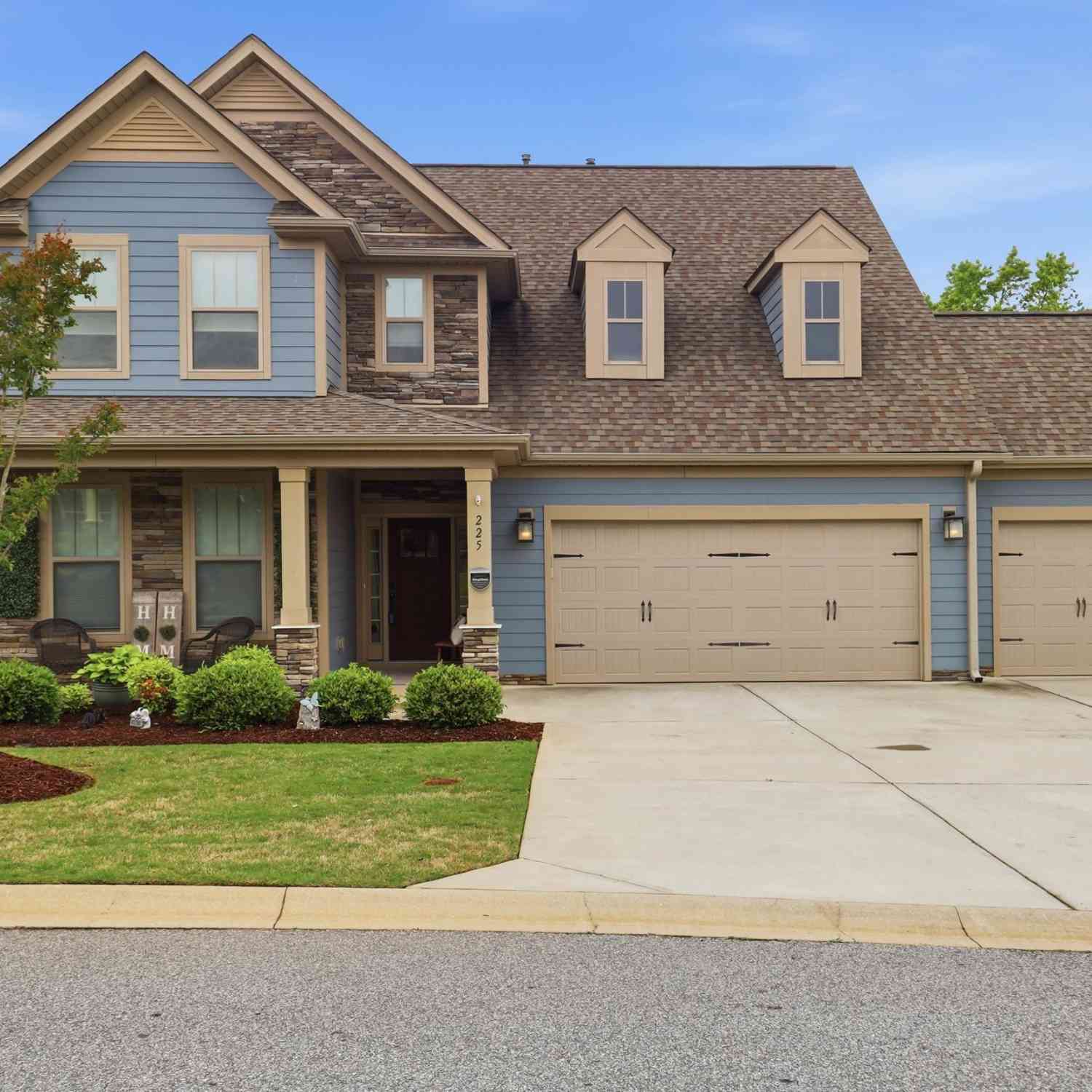 Homes For Sale - 225 Coronet<br/> Taylors, SC 29687