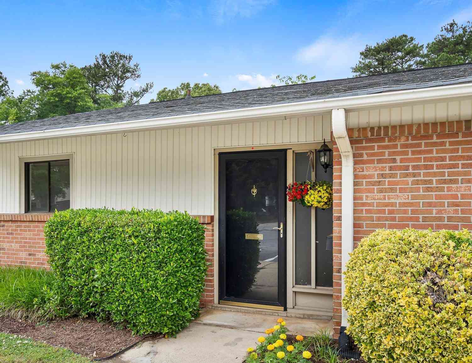 Townhouse For Sale - 67 Briarridge<br/> Greenville, SC 29615