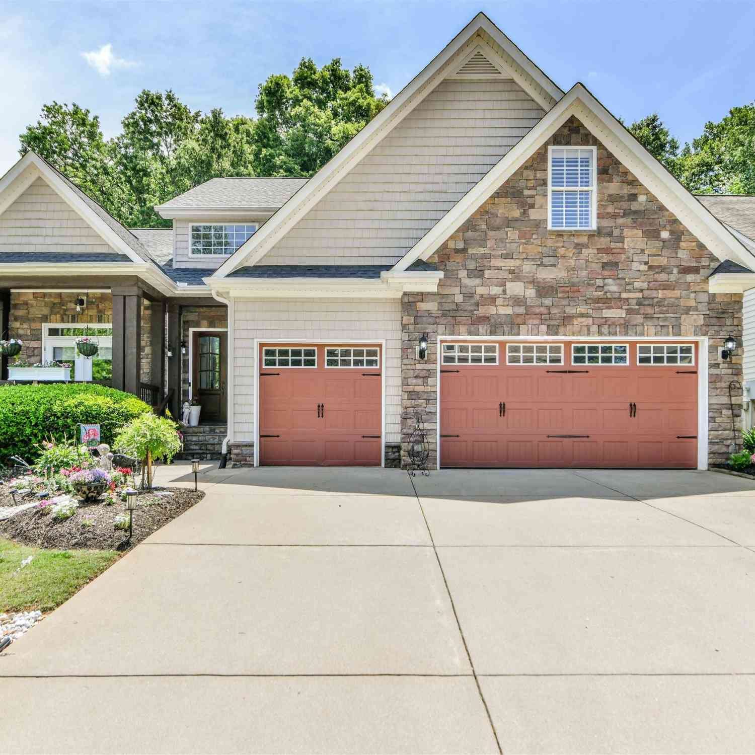 Homes For Sale - 210 Placid Forest<br/> Simpsonville, SC 29681