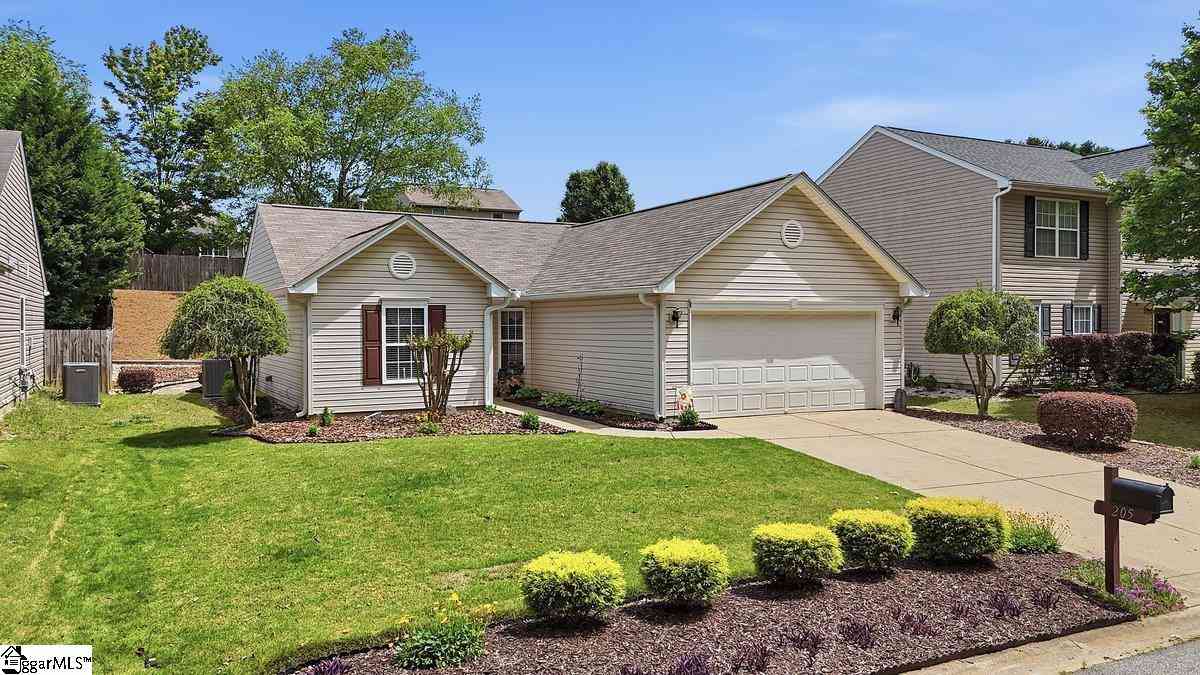 Homes For Sale - 205 Garfield<br/> Simpsonville, SC 29681
