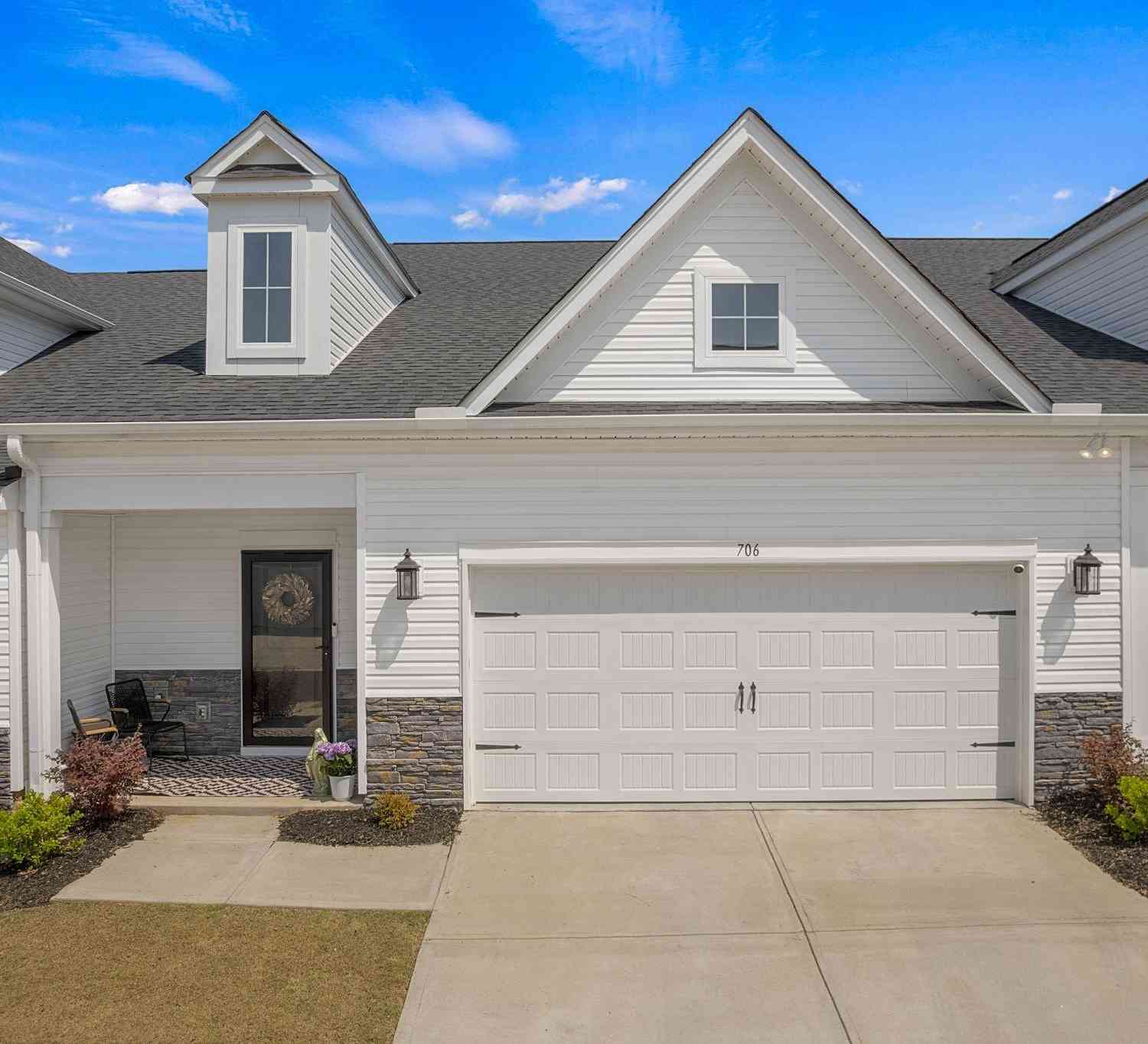 Townhouse For Sale - 706 Isleworth<br/> Greenville, SC 29611