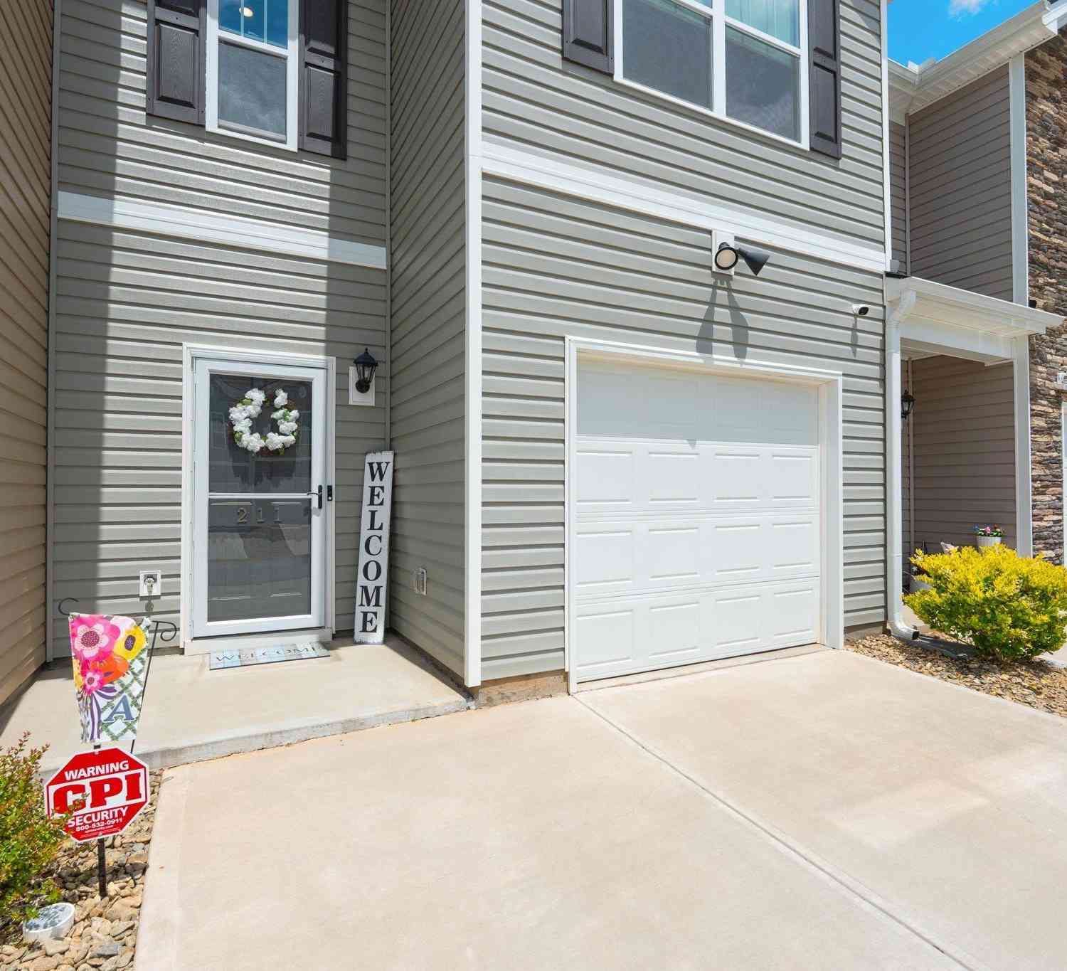 Townhouse For Sale - 211 Sunriff<br/> Greer, SC 29651