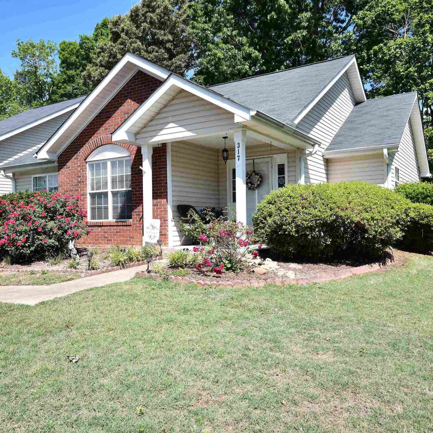 Homes For Sale - 317 Woodruff Park<br/> Simpsonville, SC 29681
