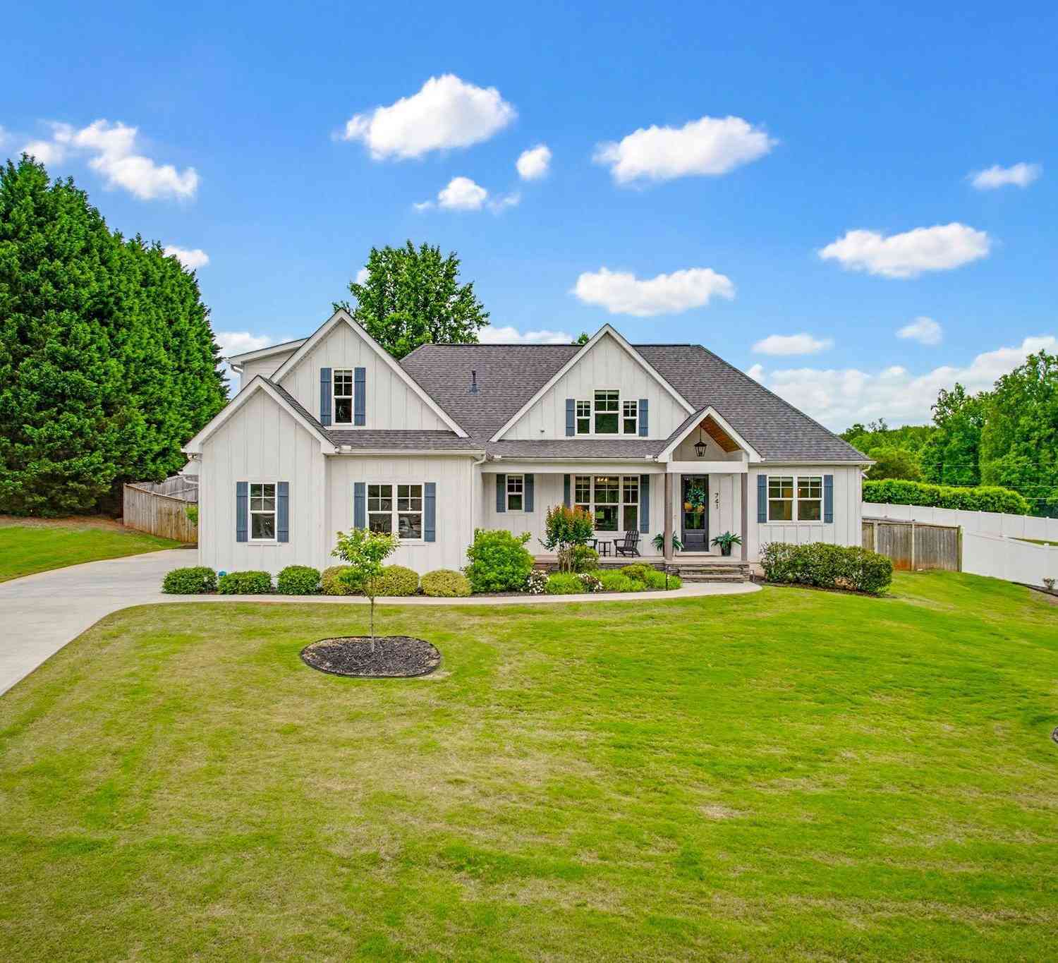 Homes For Sale - 741 Brookdale<br/> Greer, SC 29615