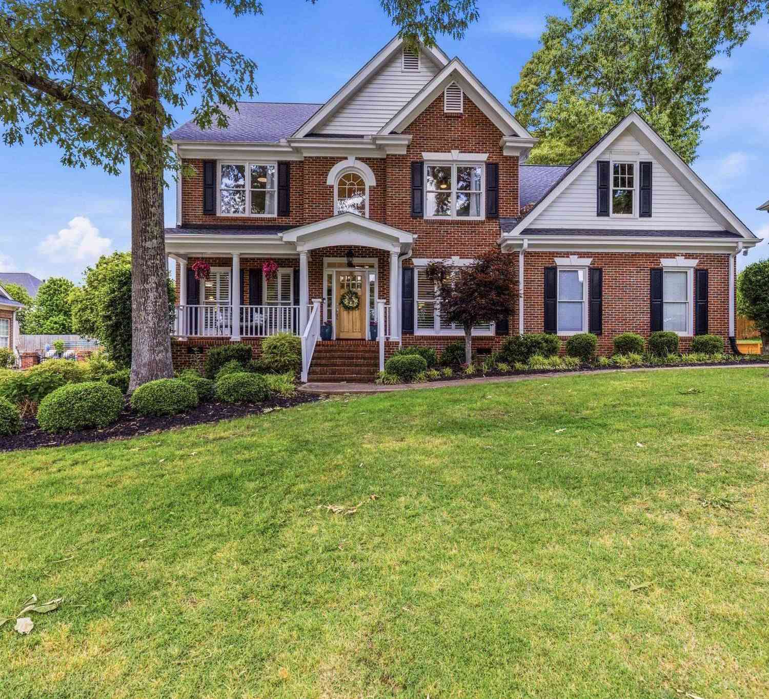 Homes For Sale - 102 Cricken Tree<br/> Simpsonville, SC 29681
